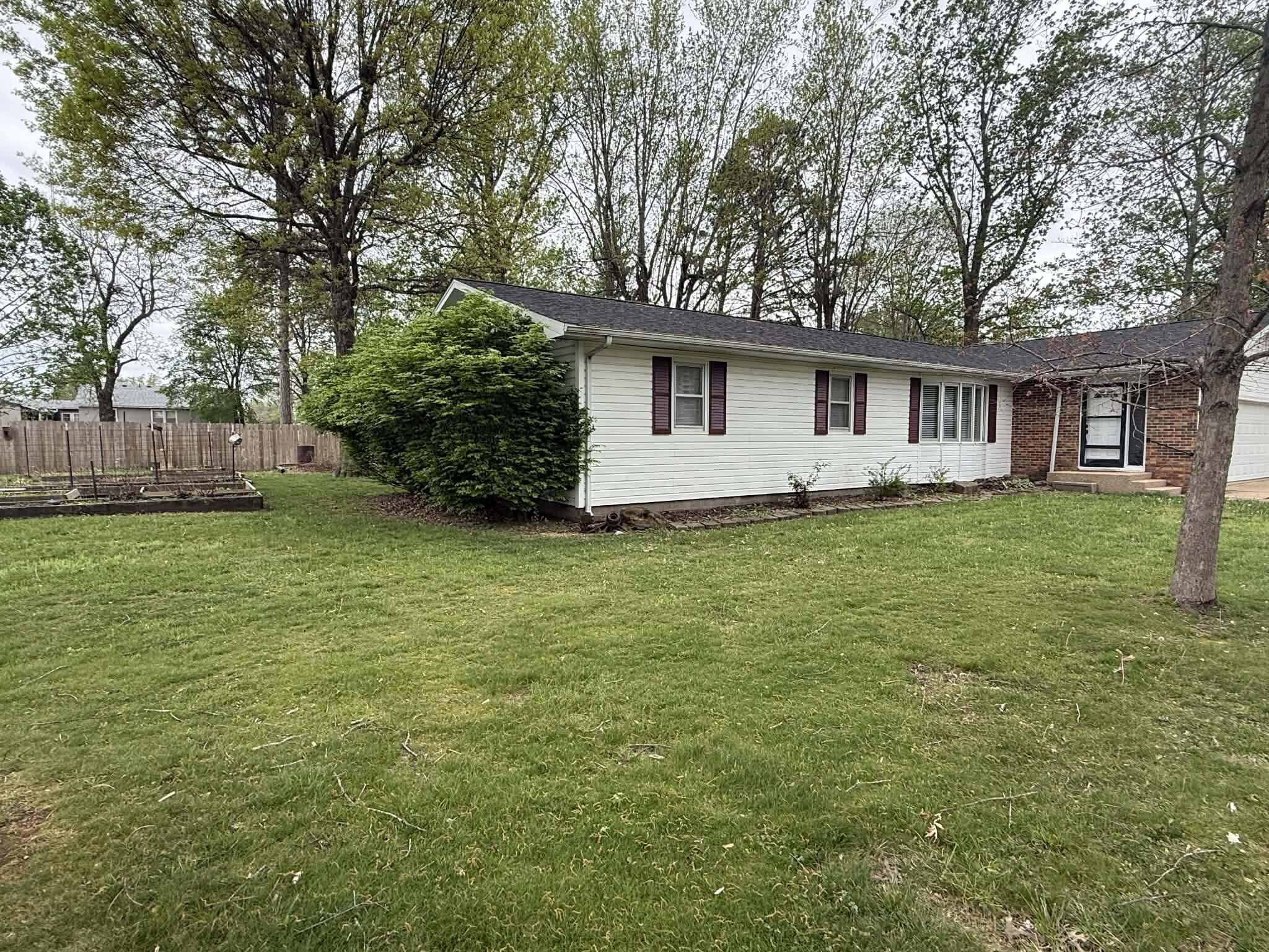 1006 E 10th 1