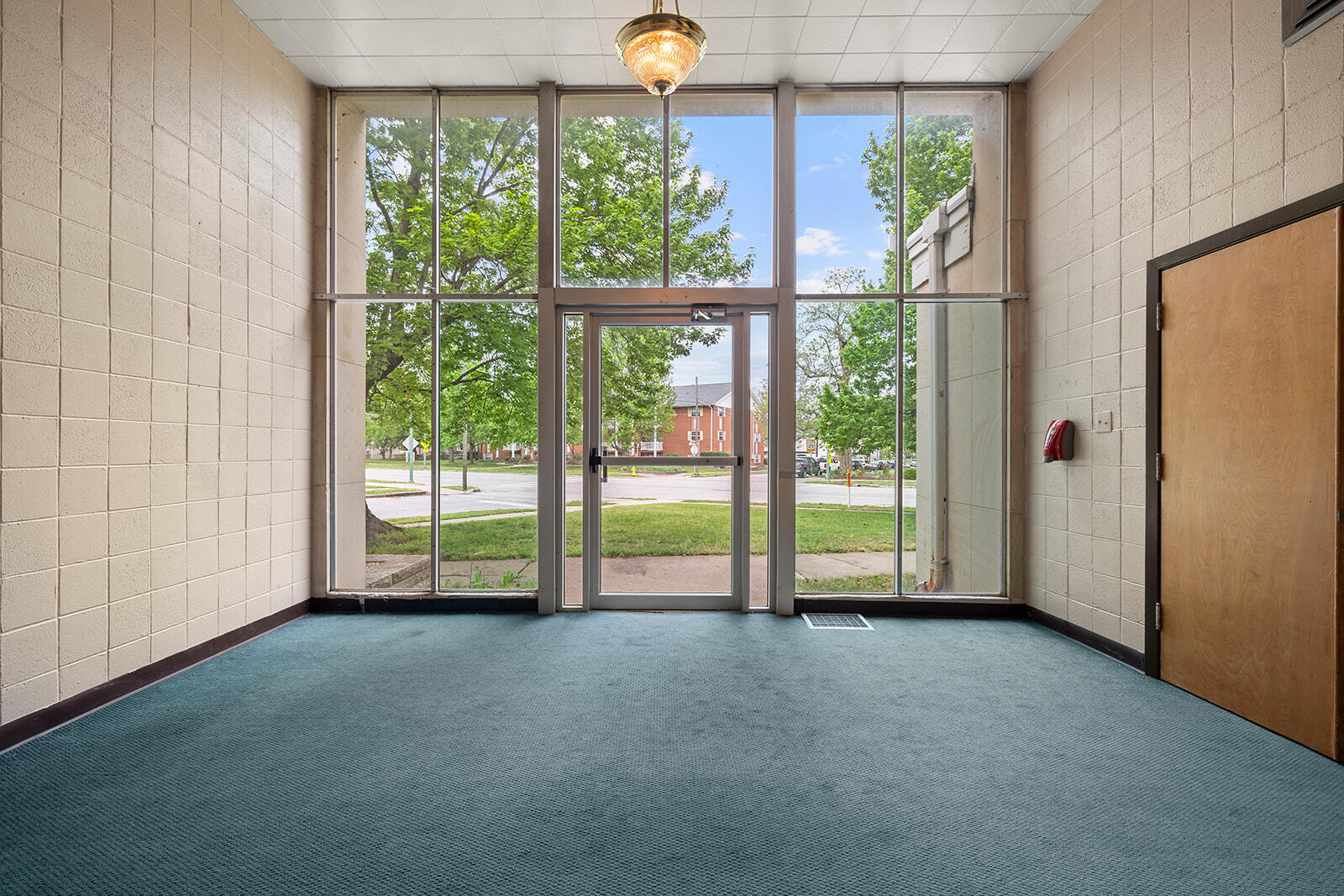 517 E Calhoun 1