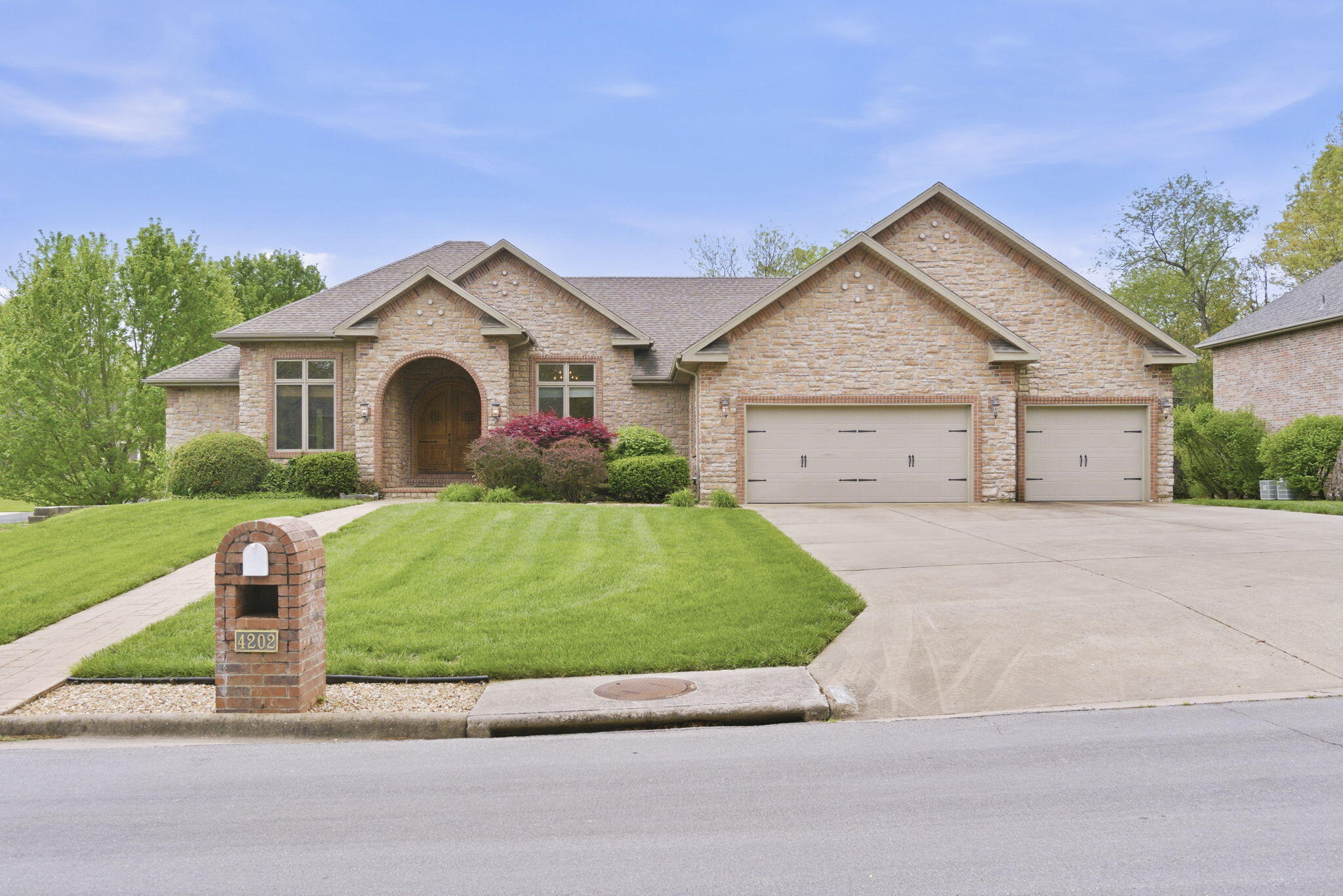 4202 Buttonwood 1