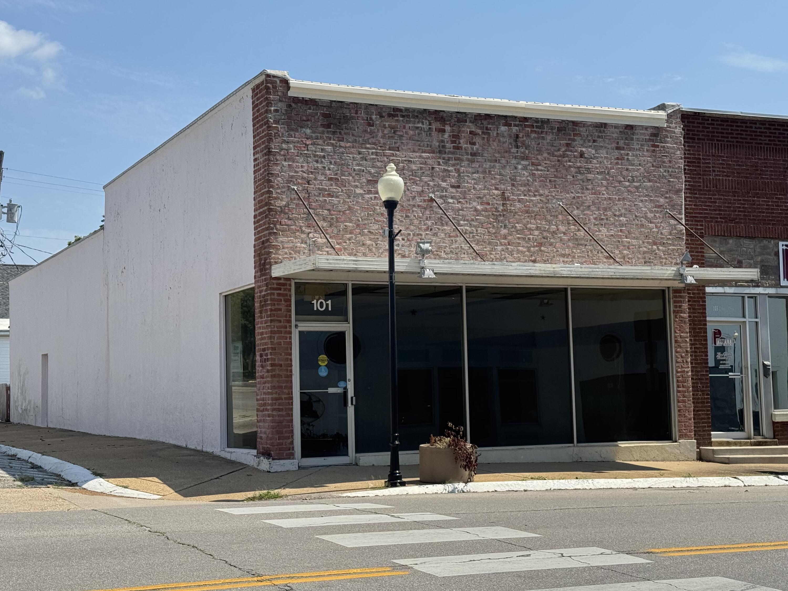 101 East Main Street 1