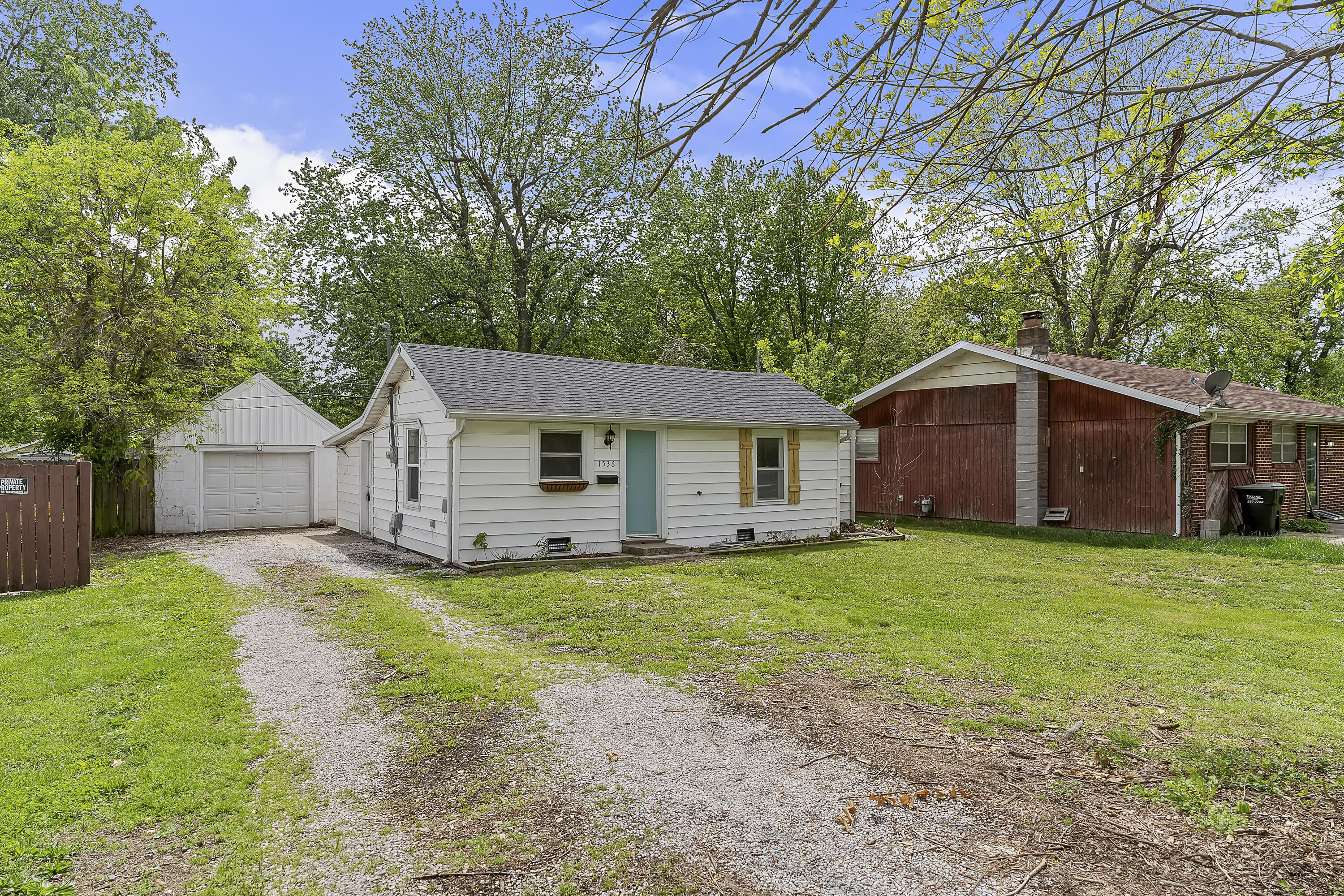 1536 E Whiteside 1