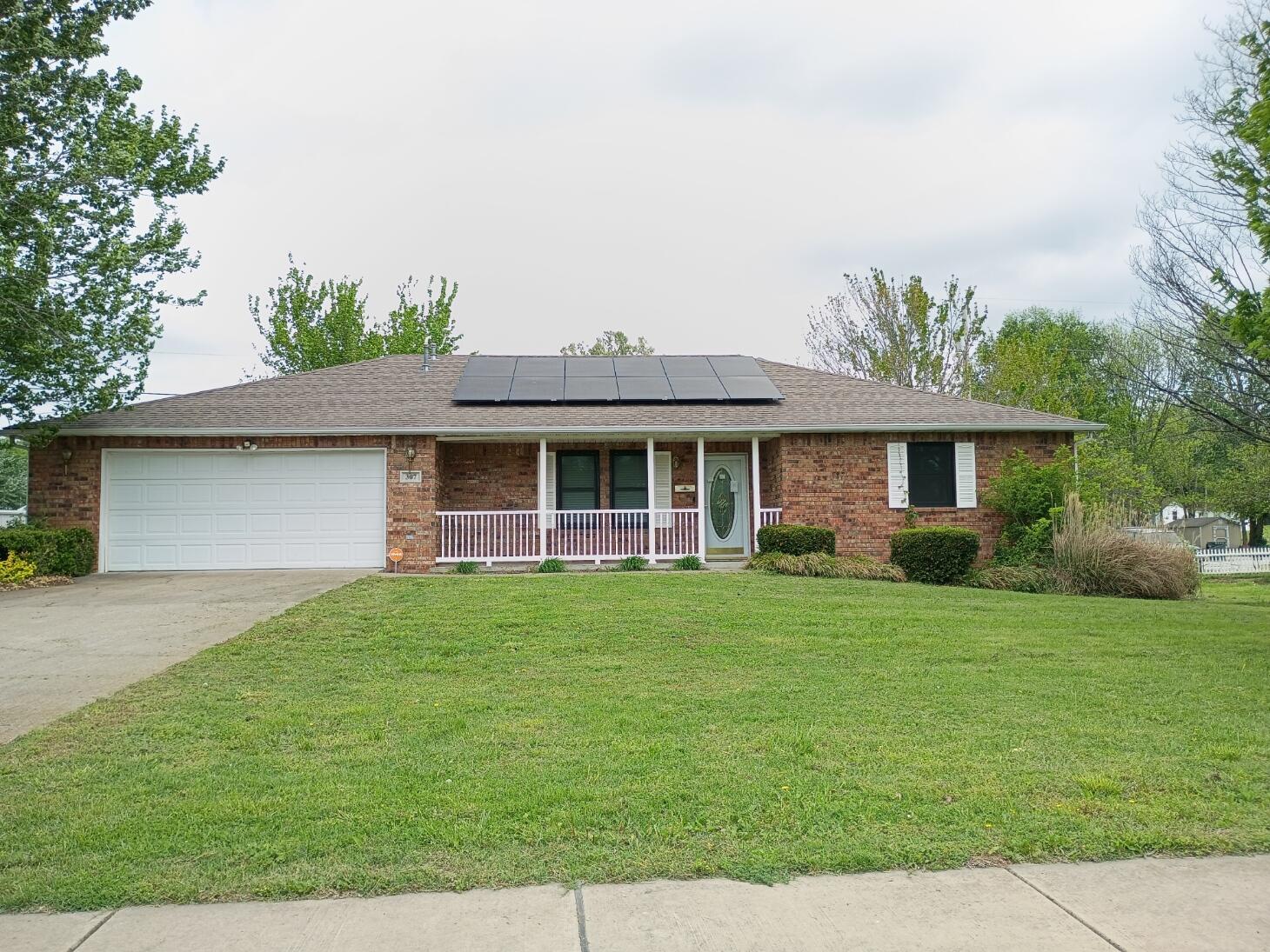307 E Commercial 1