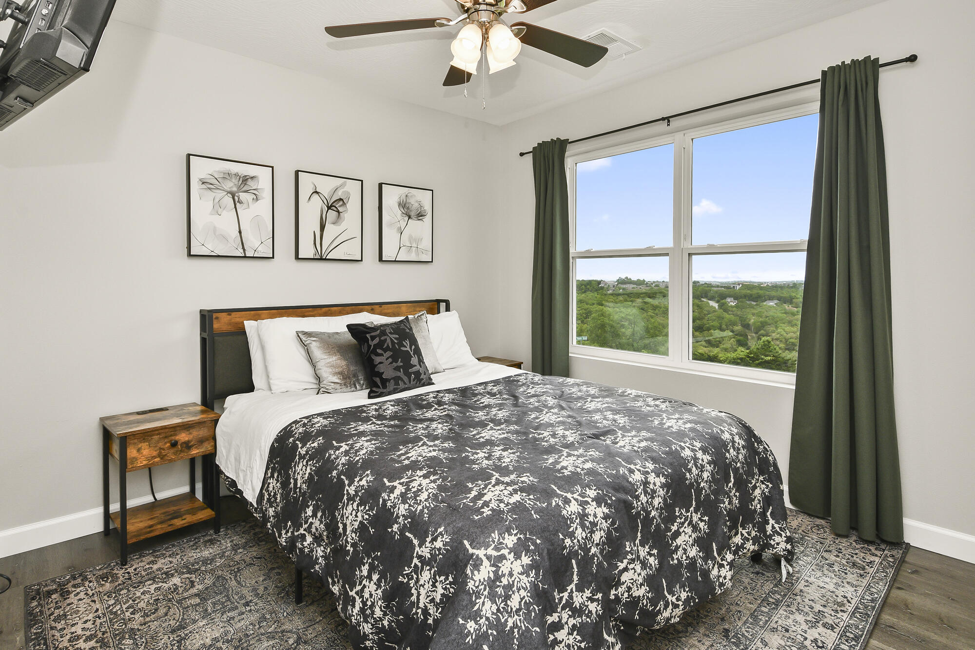 3003 N Vineyards #3 1