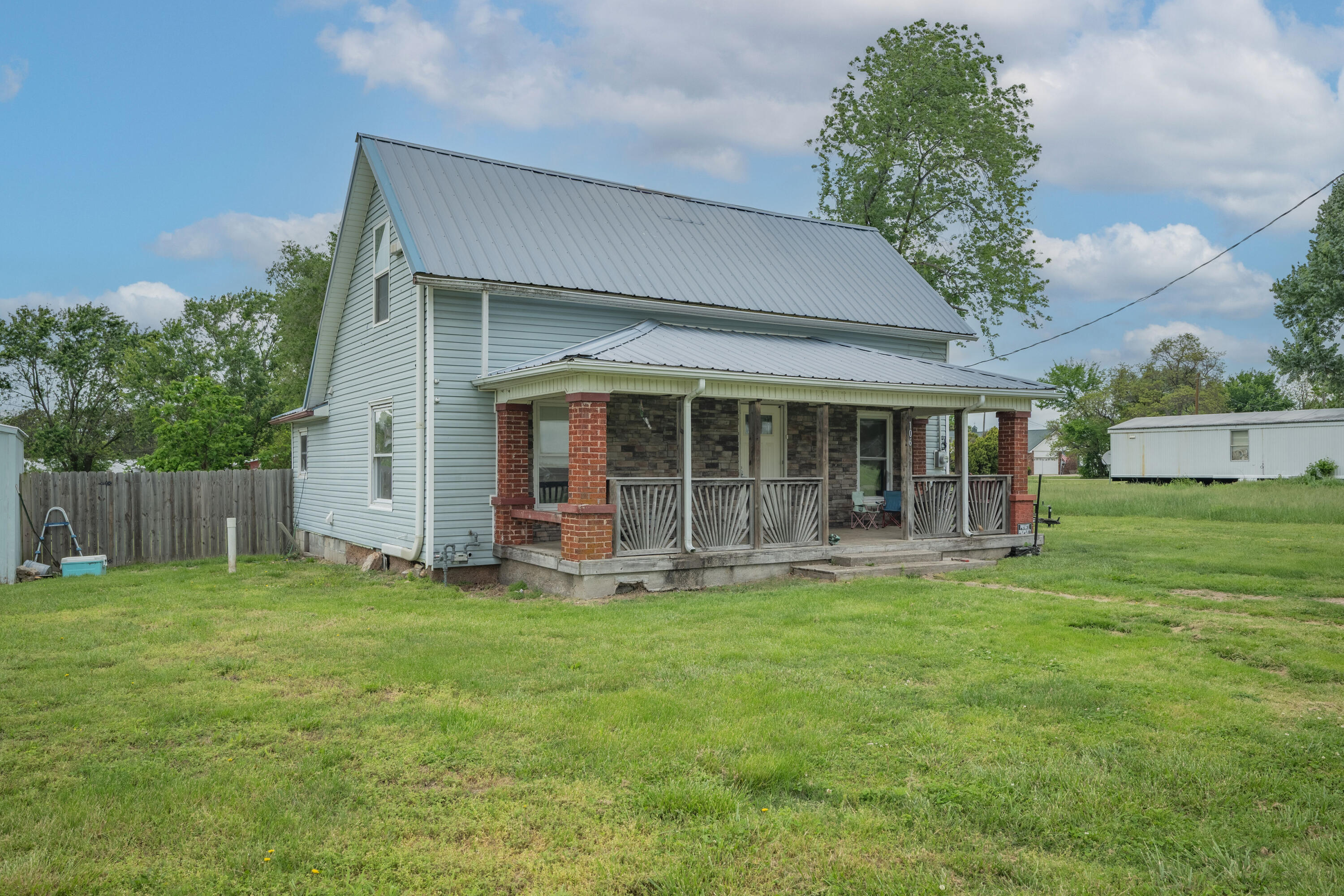 10604 N Front