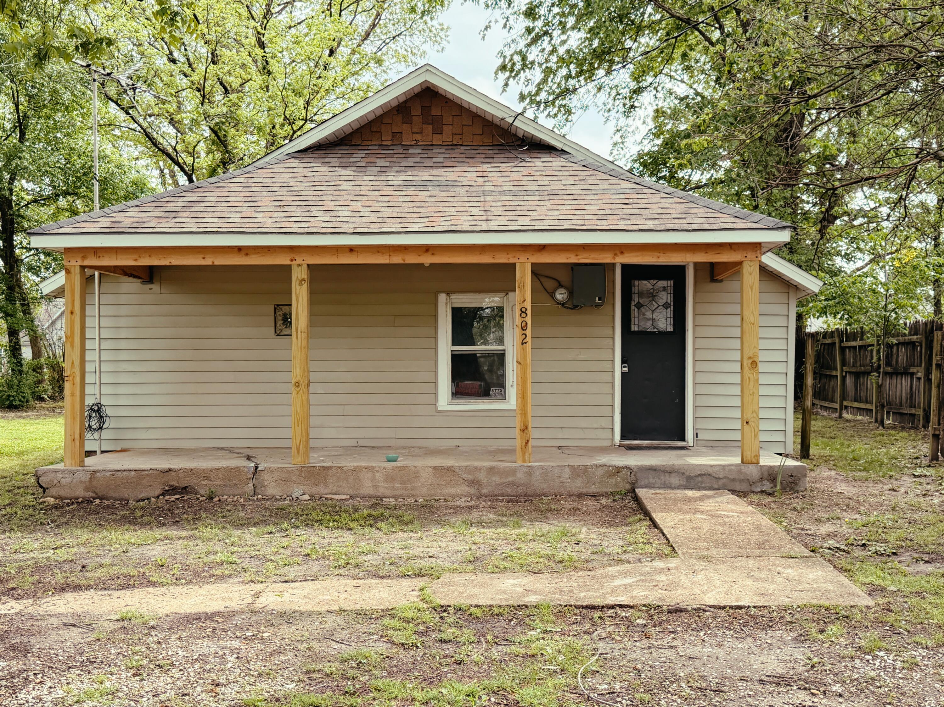 802 S Main 1