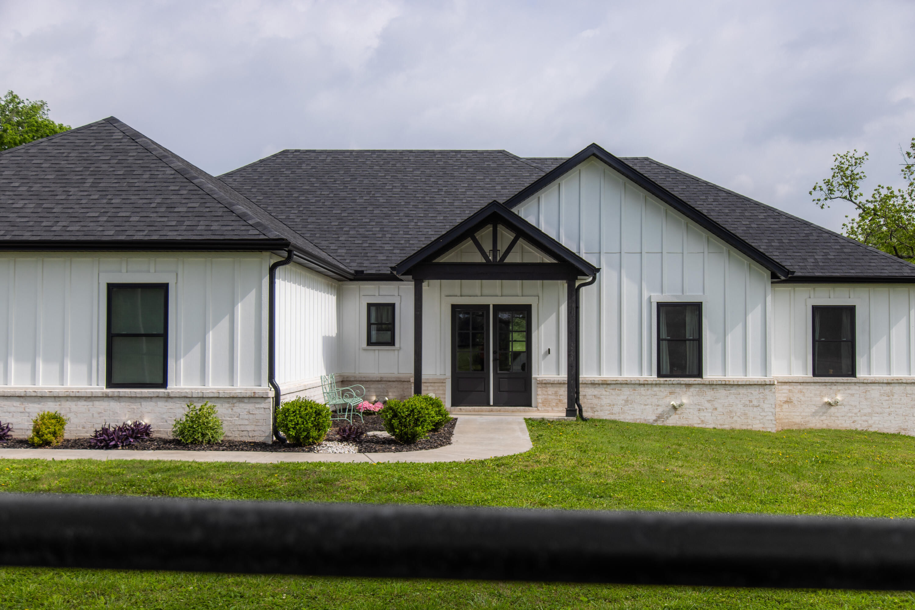1213 W Pineville