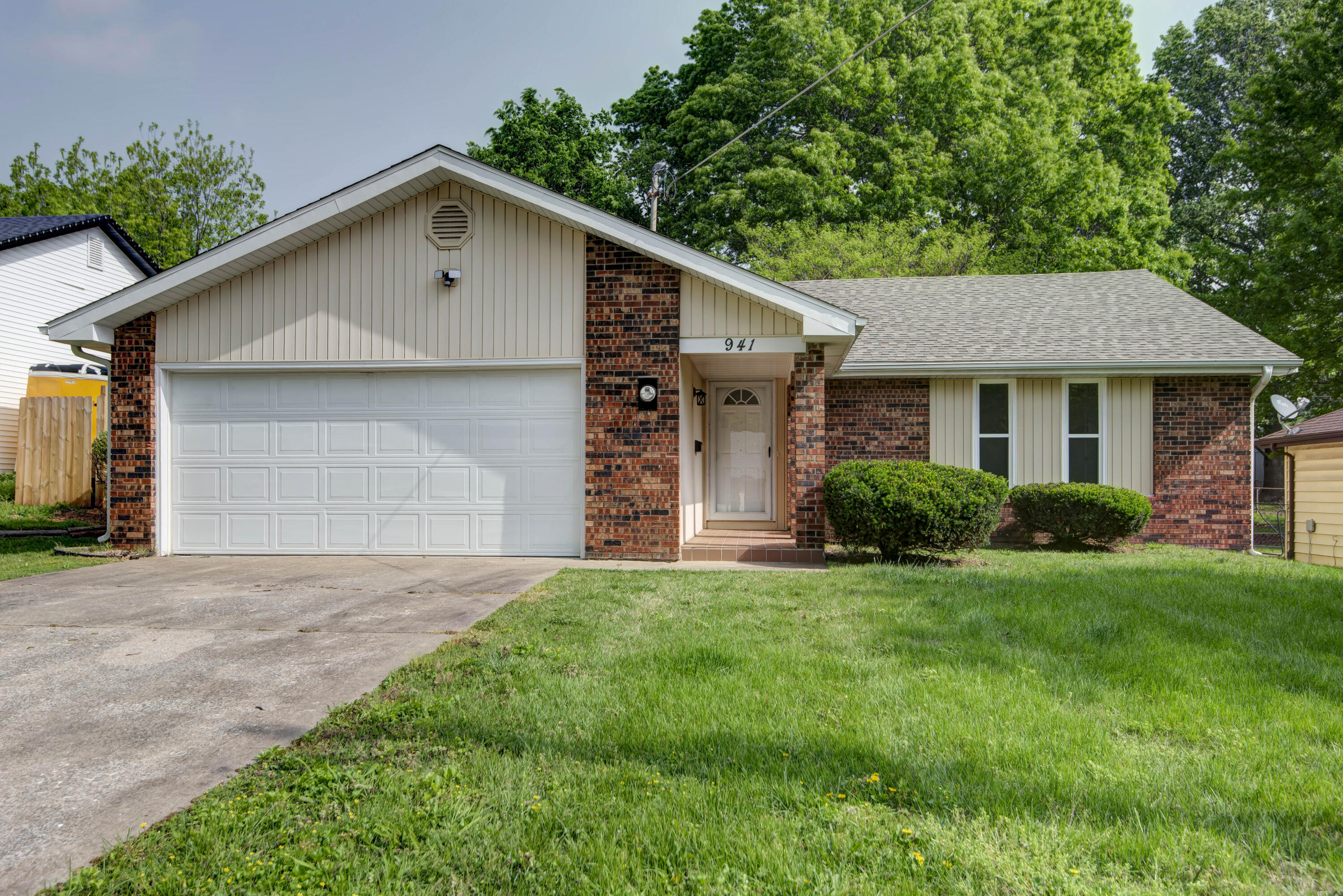 941 W Glenwood 1