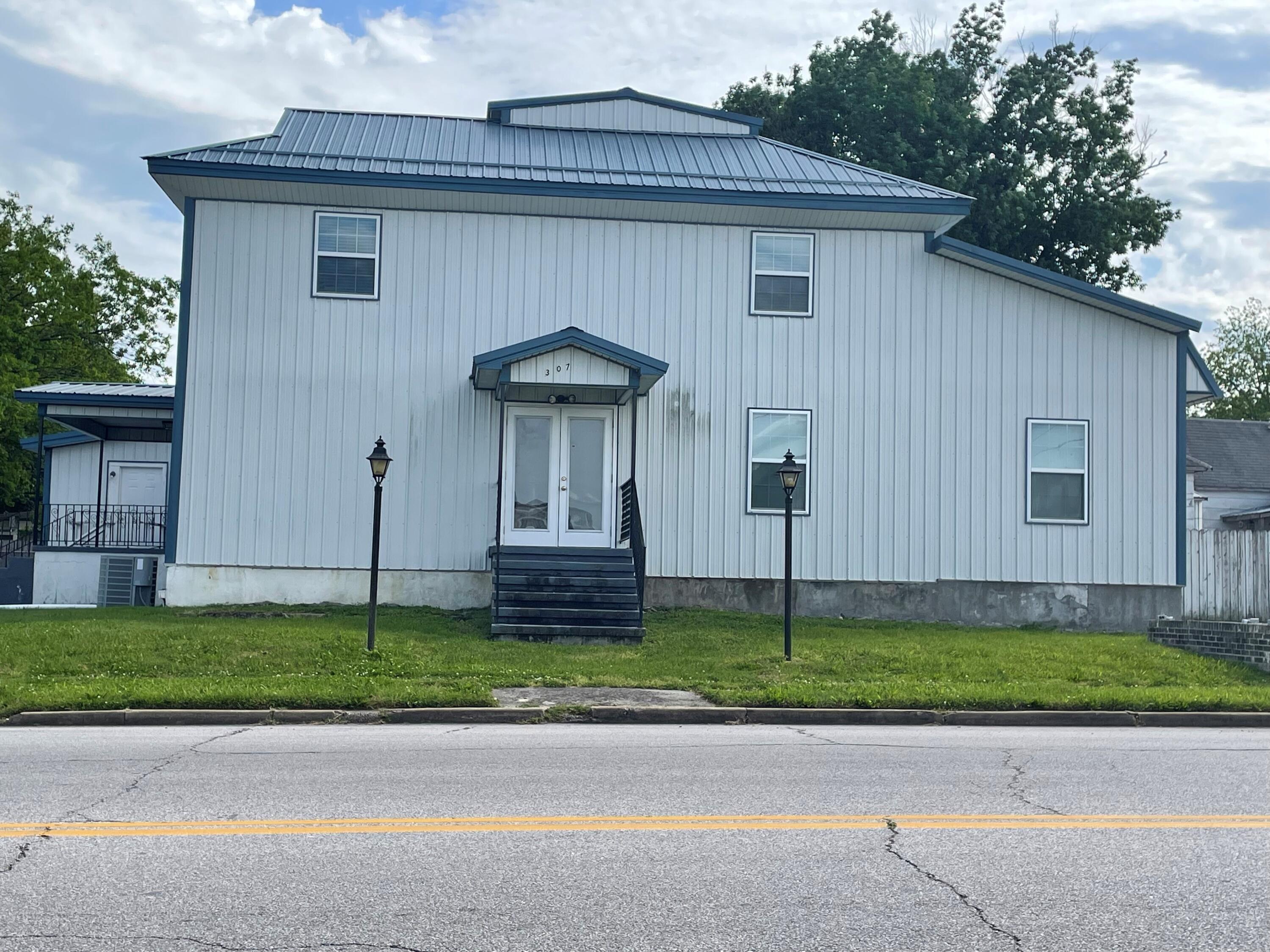 307 E Main 1