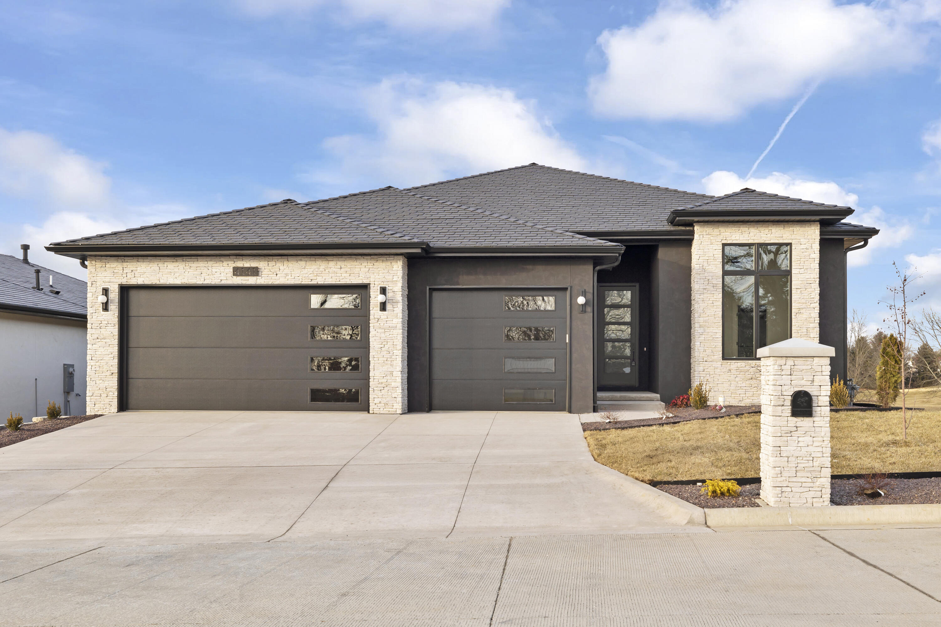 4141 E Vintage Point 1