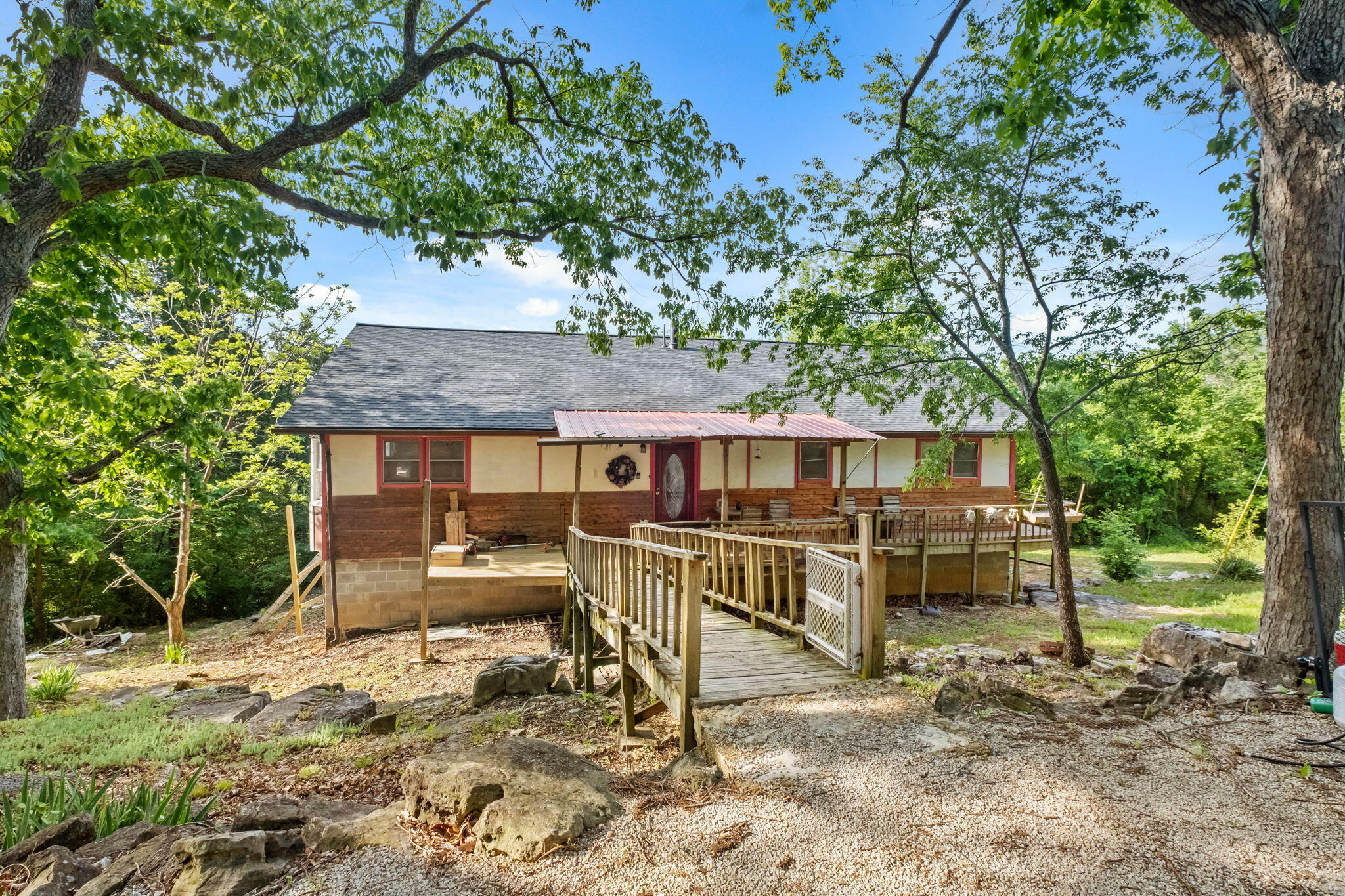 27466 Redbud 1