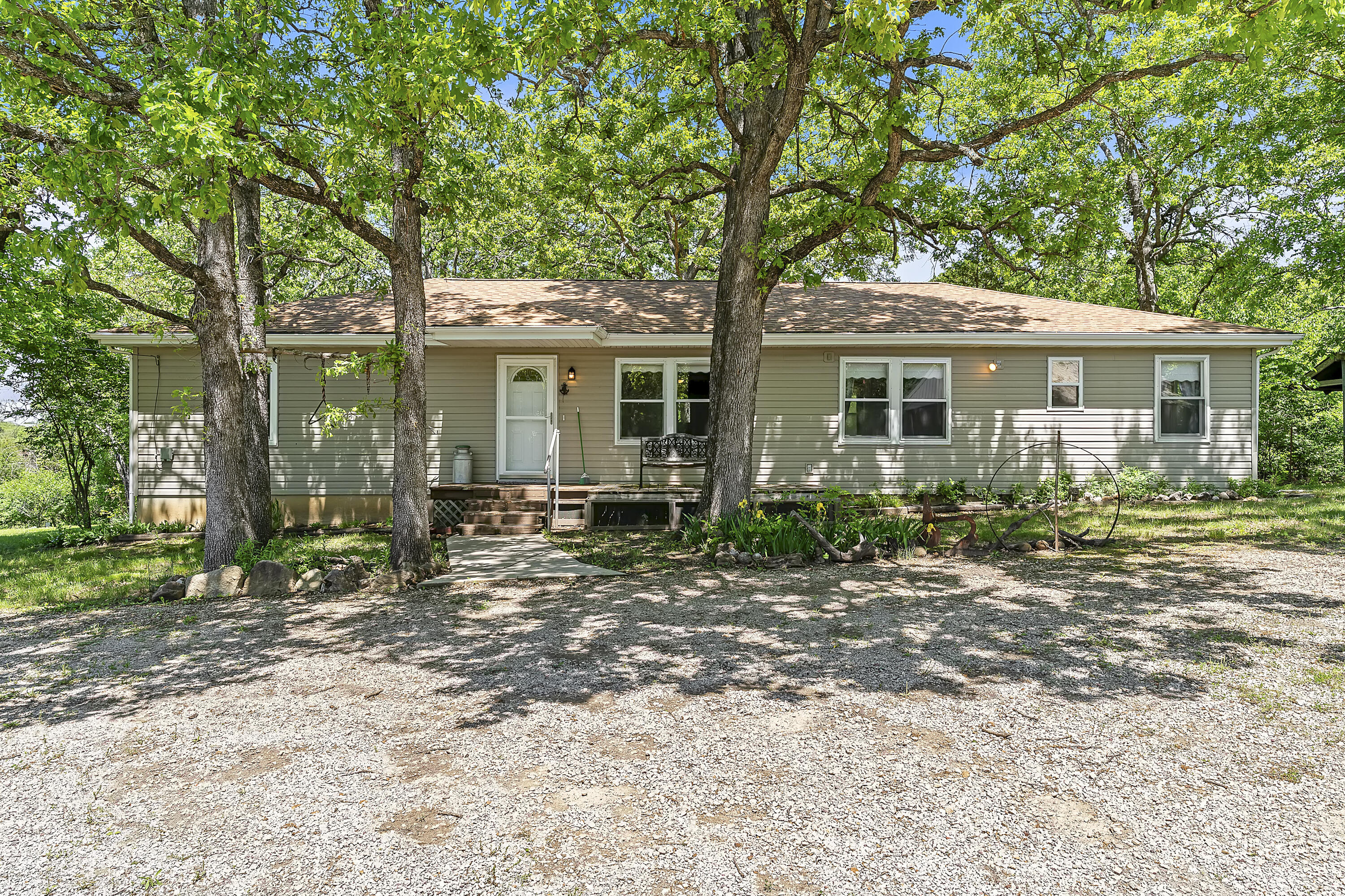 1133 E 318th
