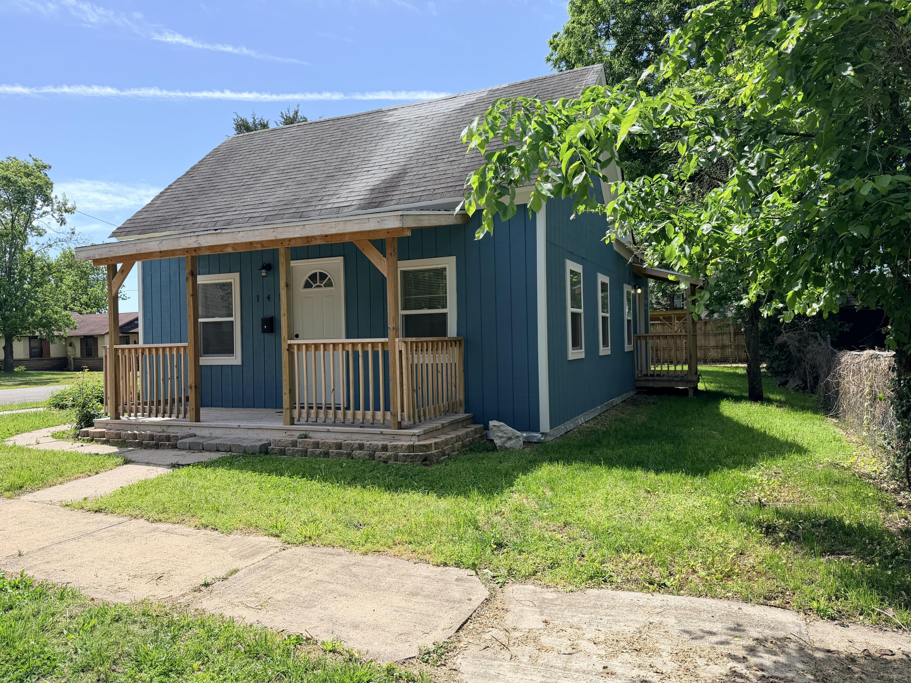 141 E Daugherty 4
