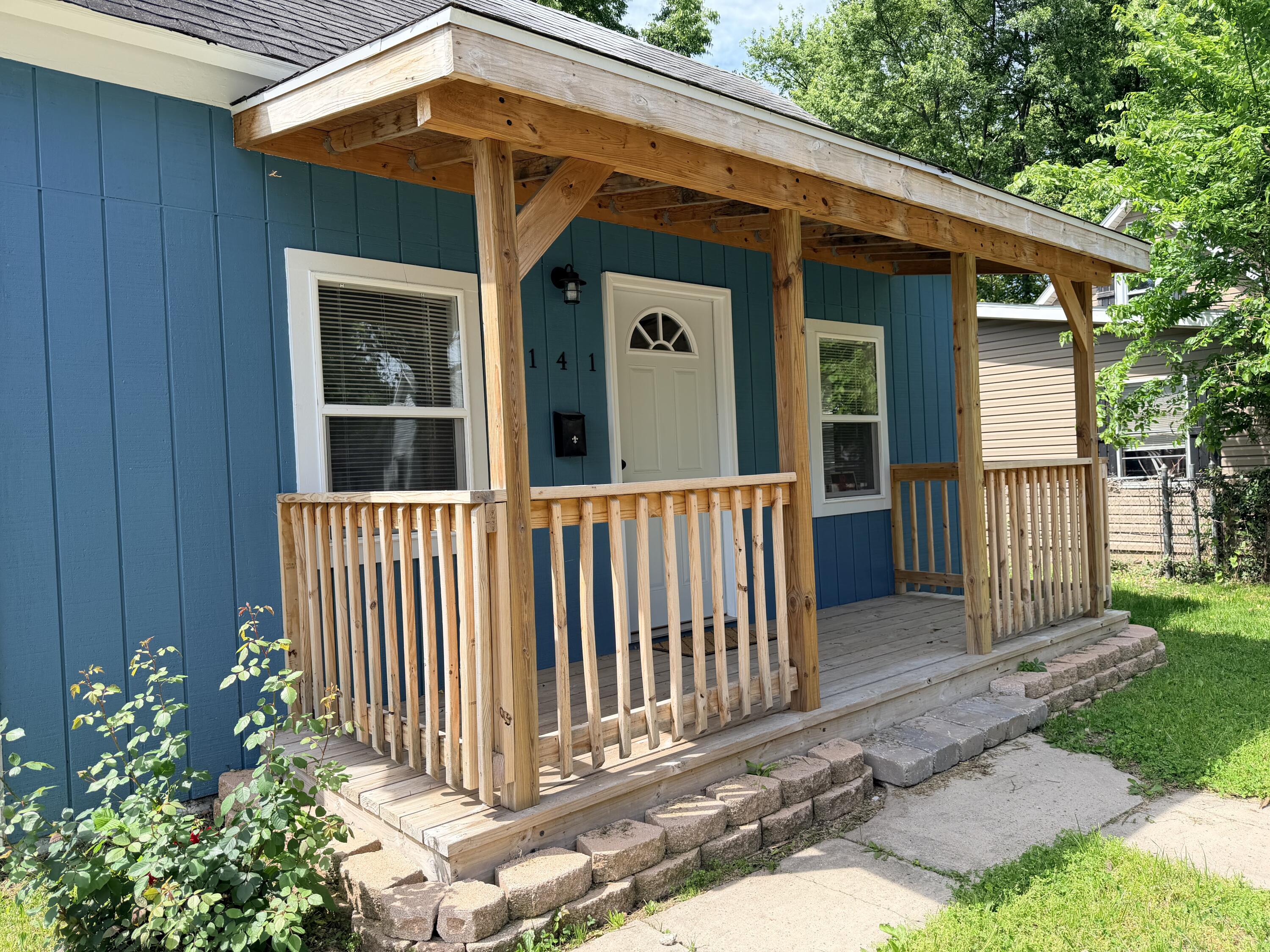 141 E Daugherty