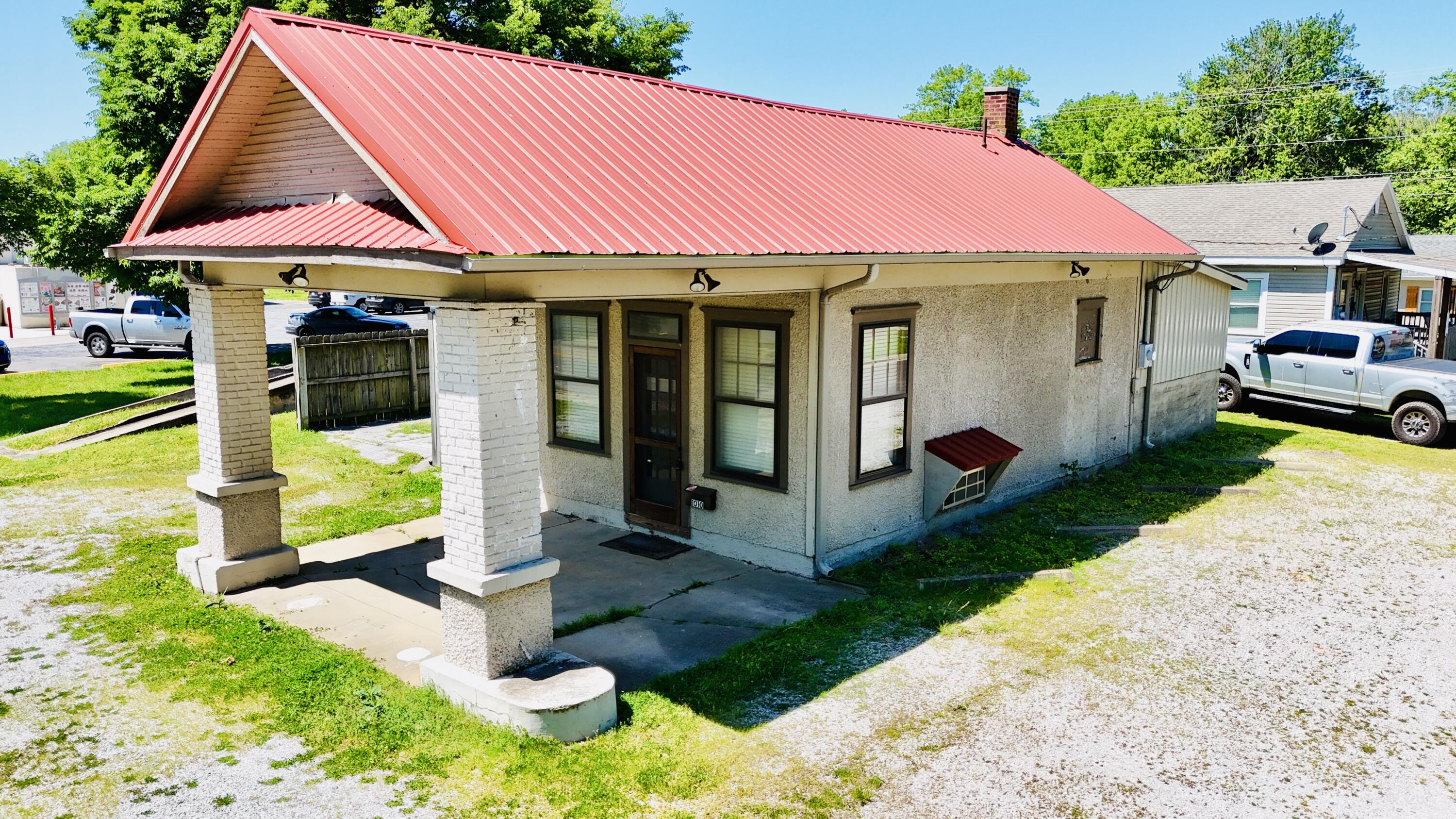 1010 N Central 1