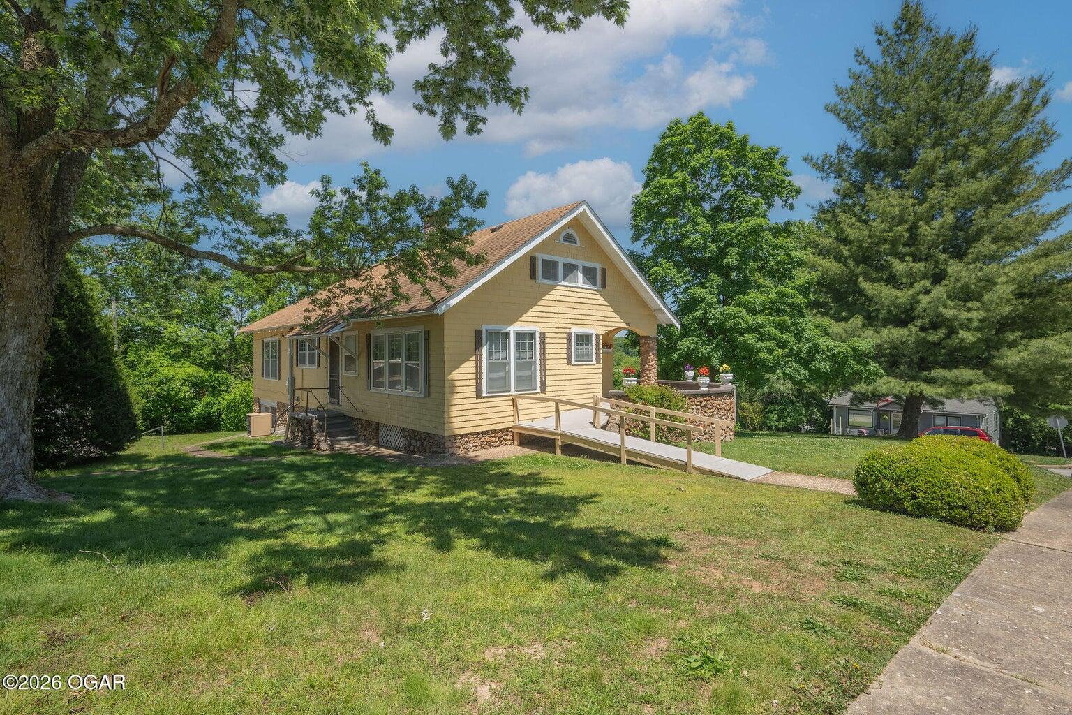 220 E Mckinney 1