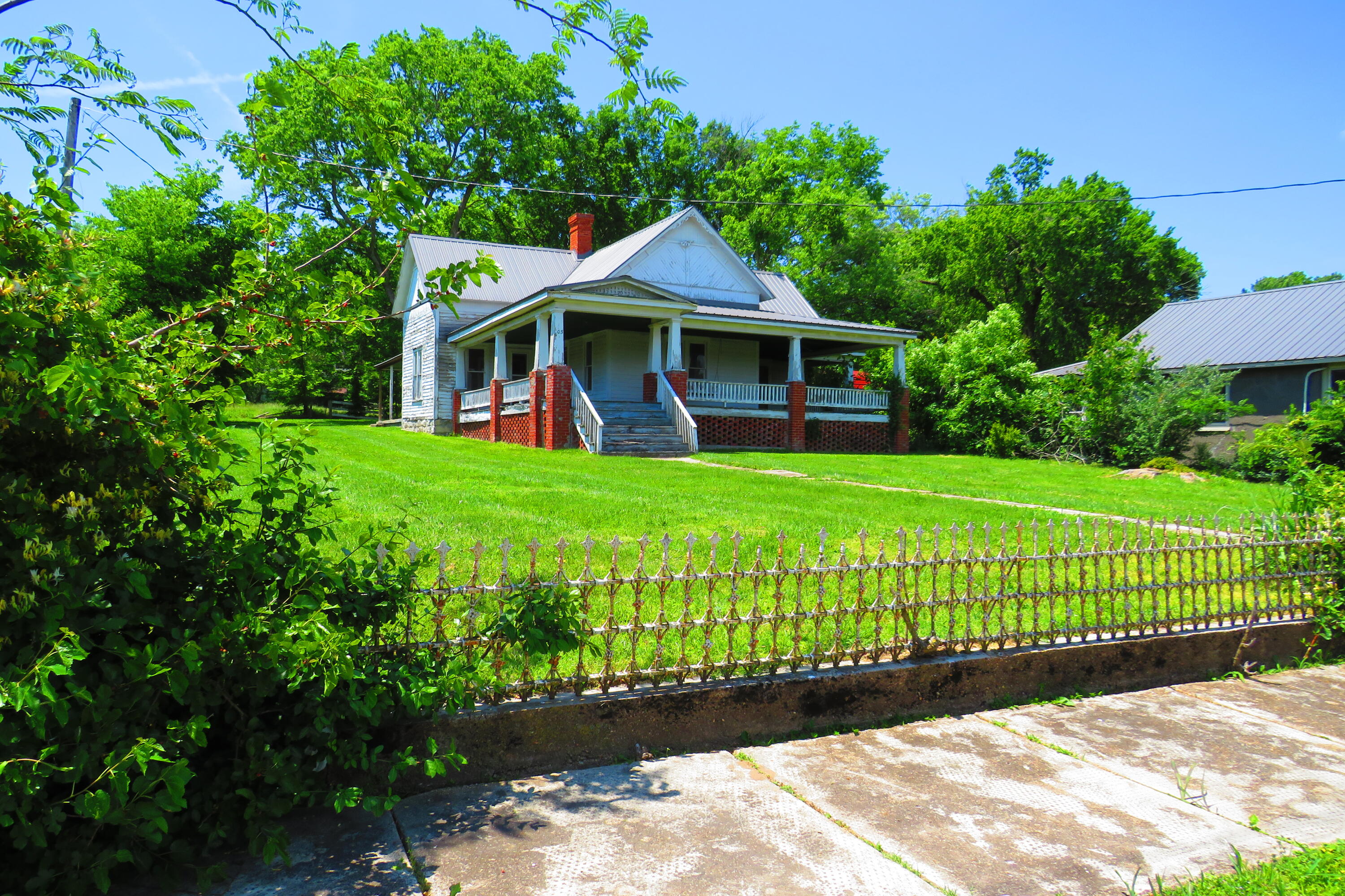 503 N Nettleton 1