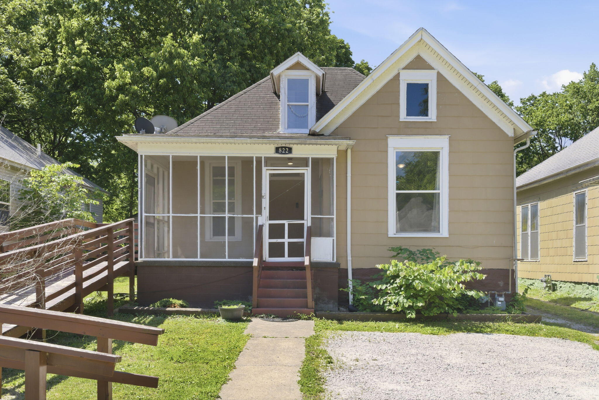 822 W Scott 1