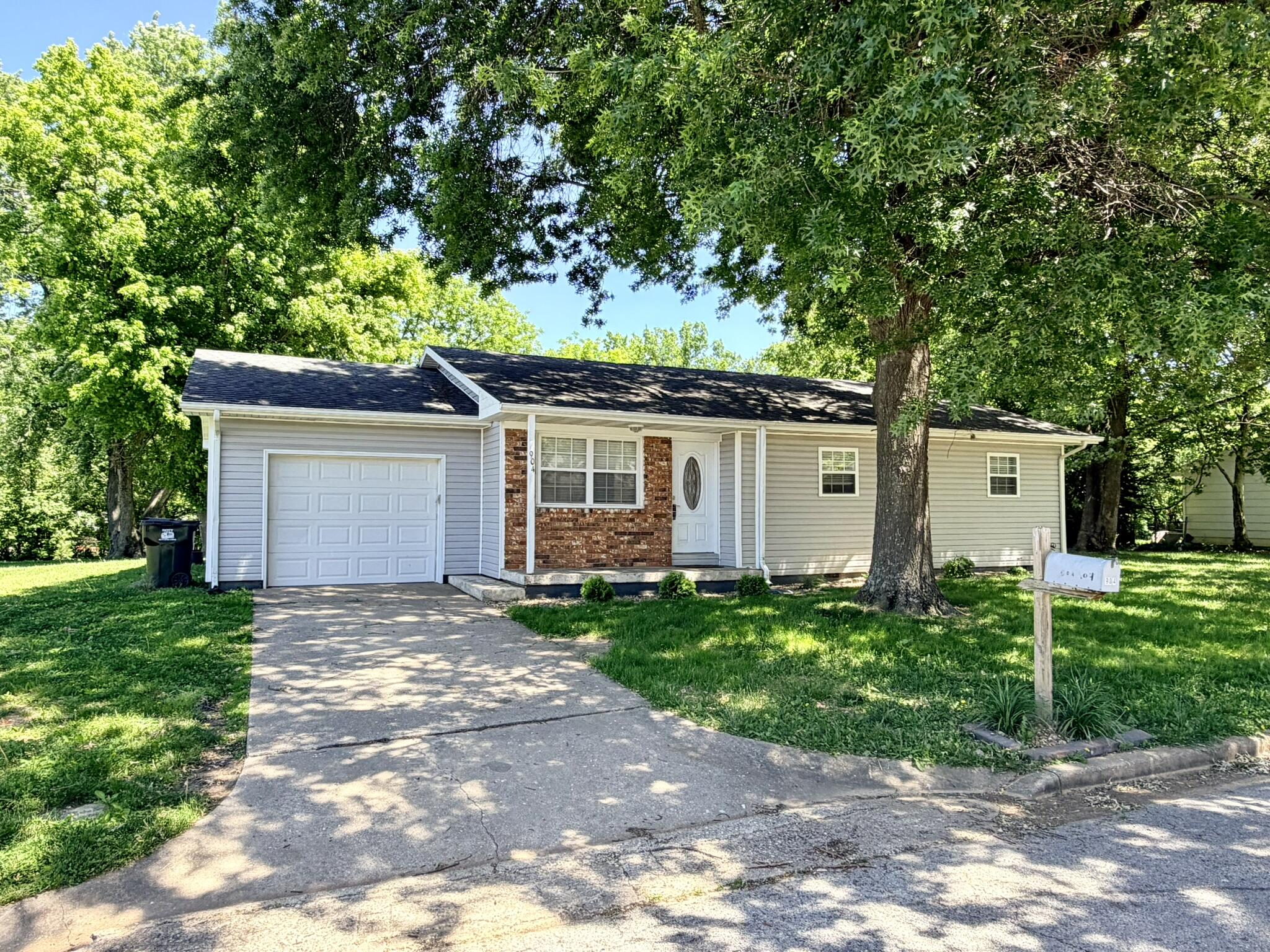 904 S Oak Ridge 1