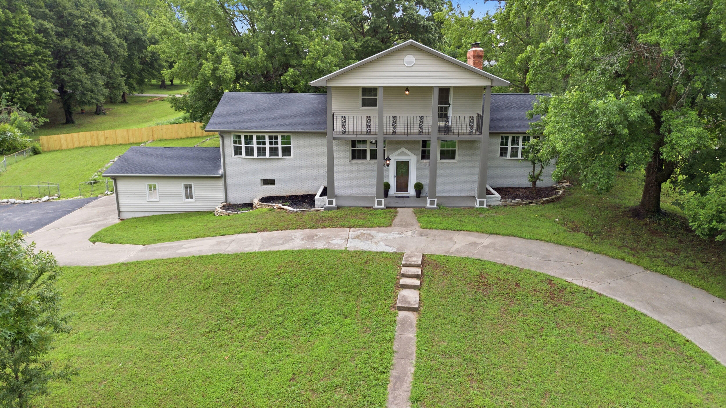 2829 W Ellison 1