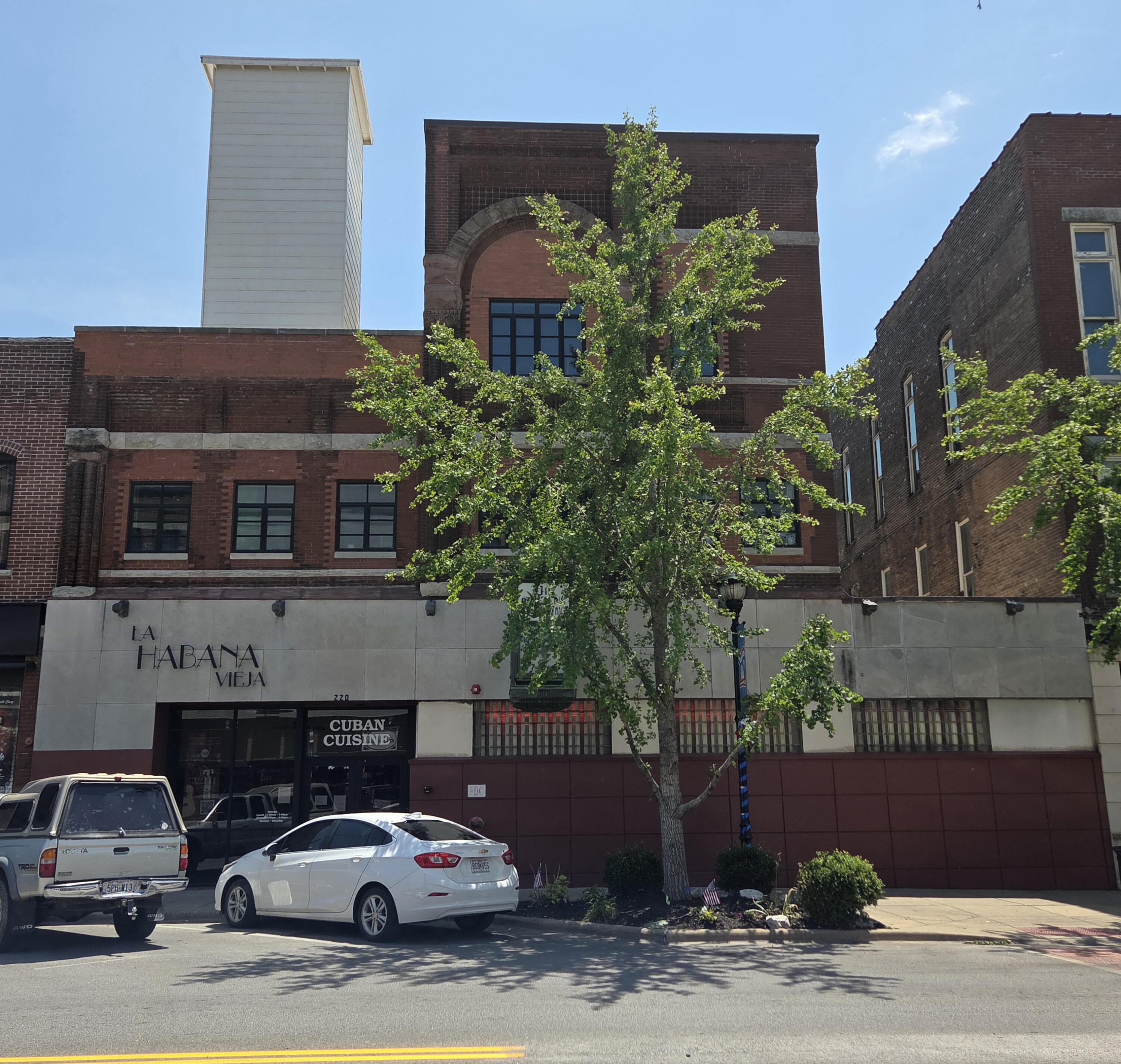 220 E Commercial 1