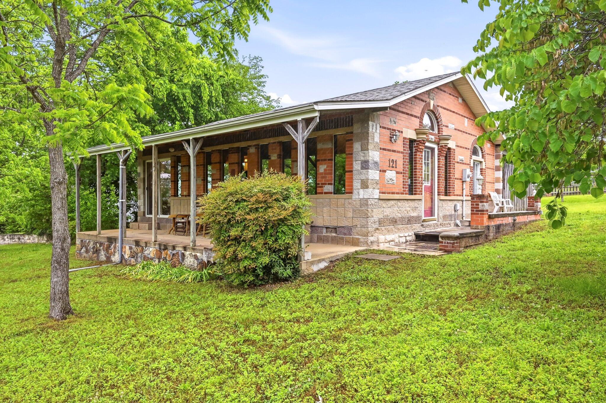 121 Cedar 1
