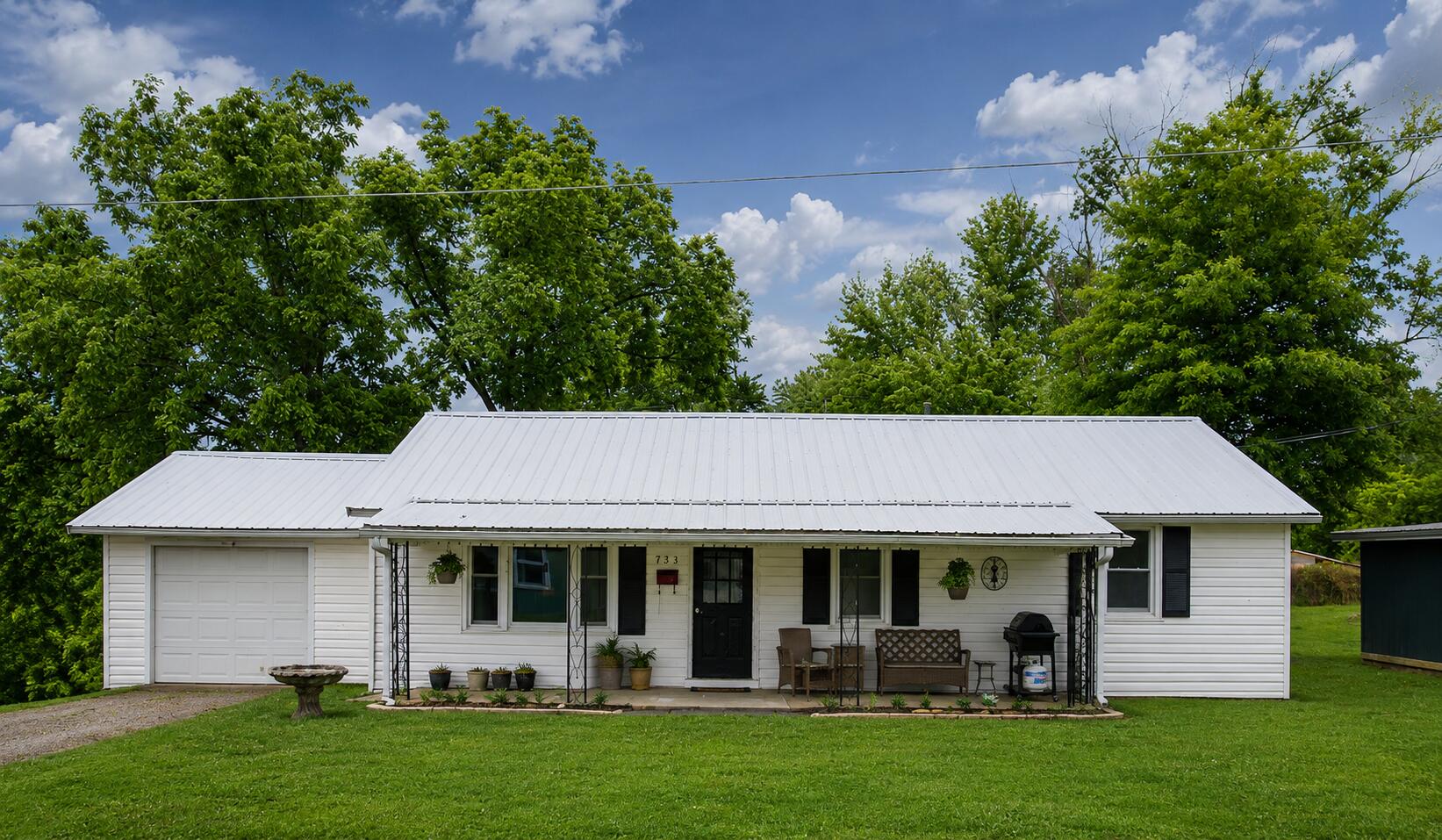 733 W North