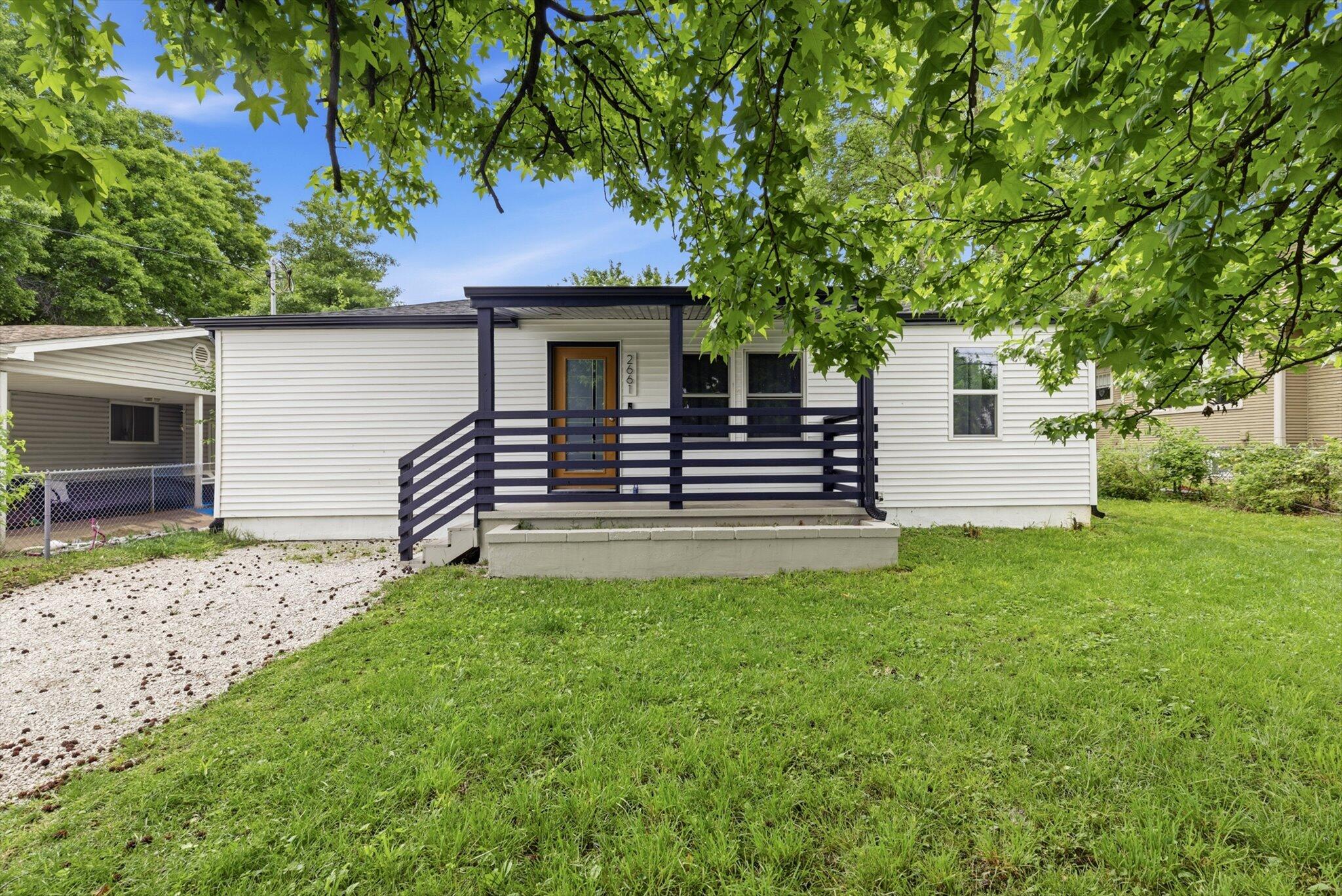 2661 E Division 1