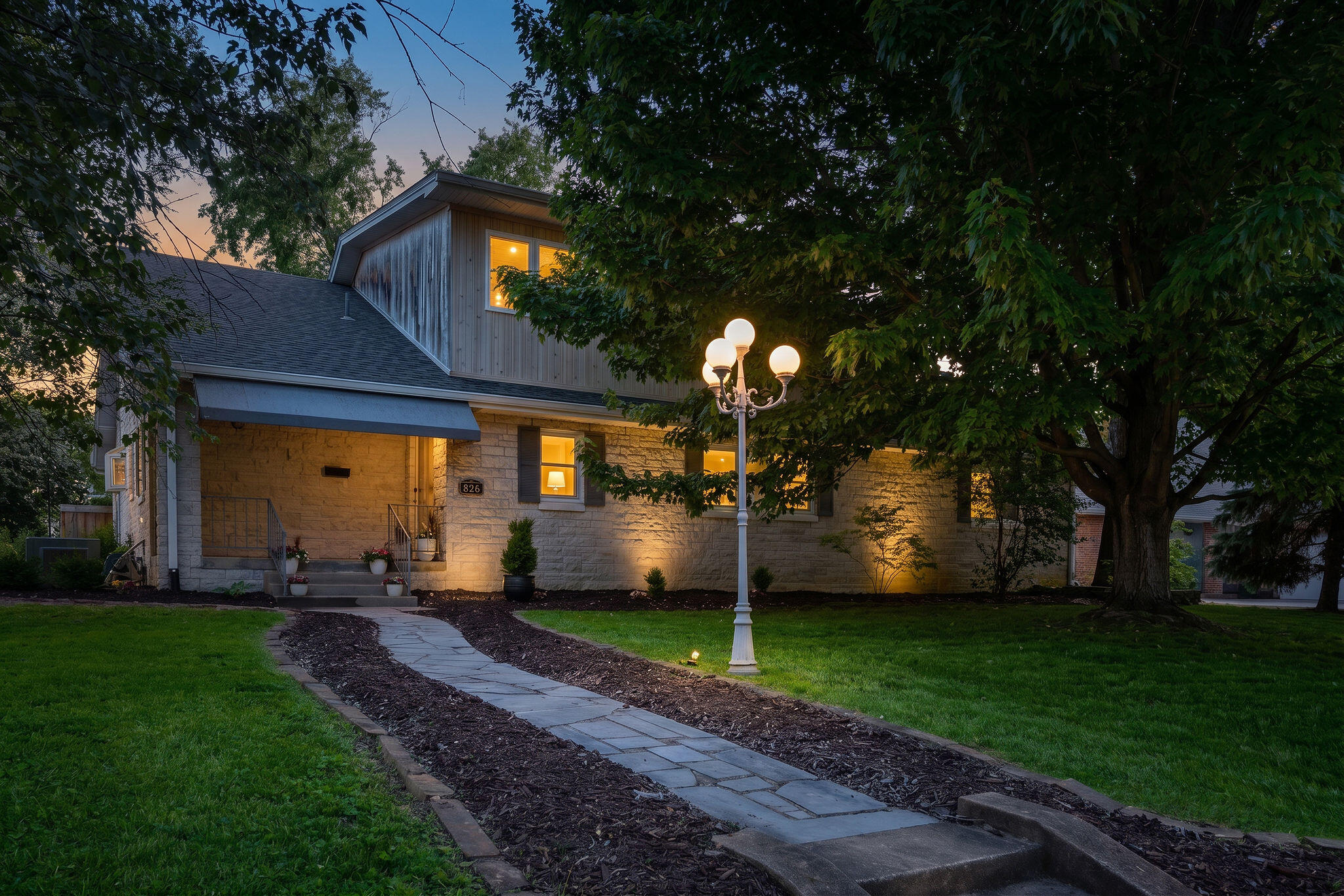 826 E Portland 1