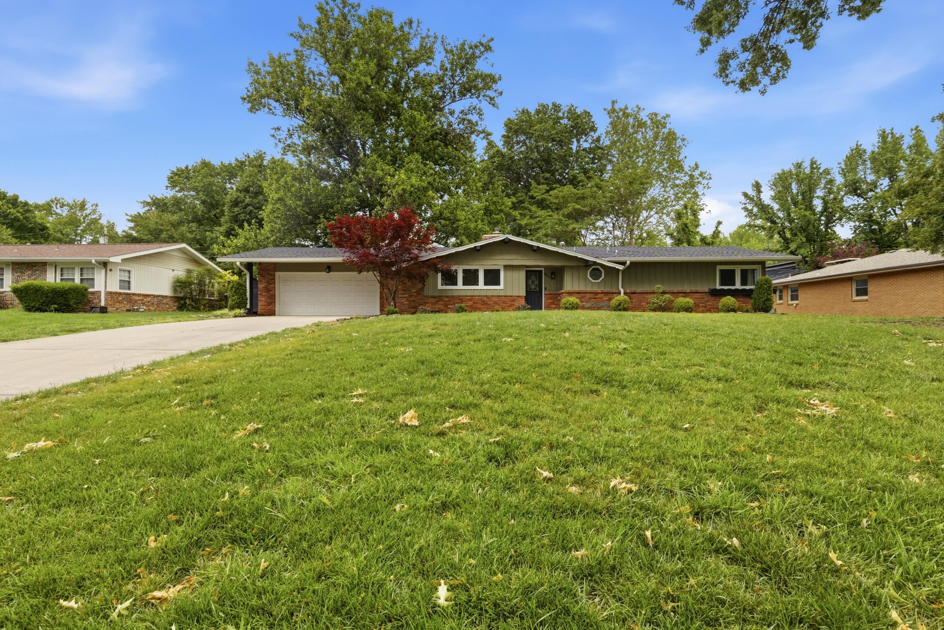 2723 E Glenwood 1