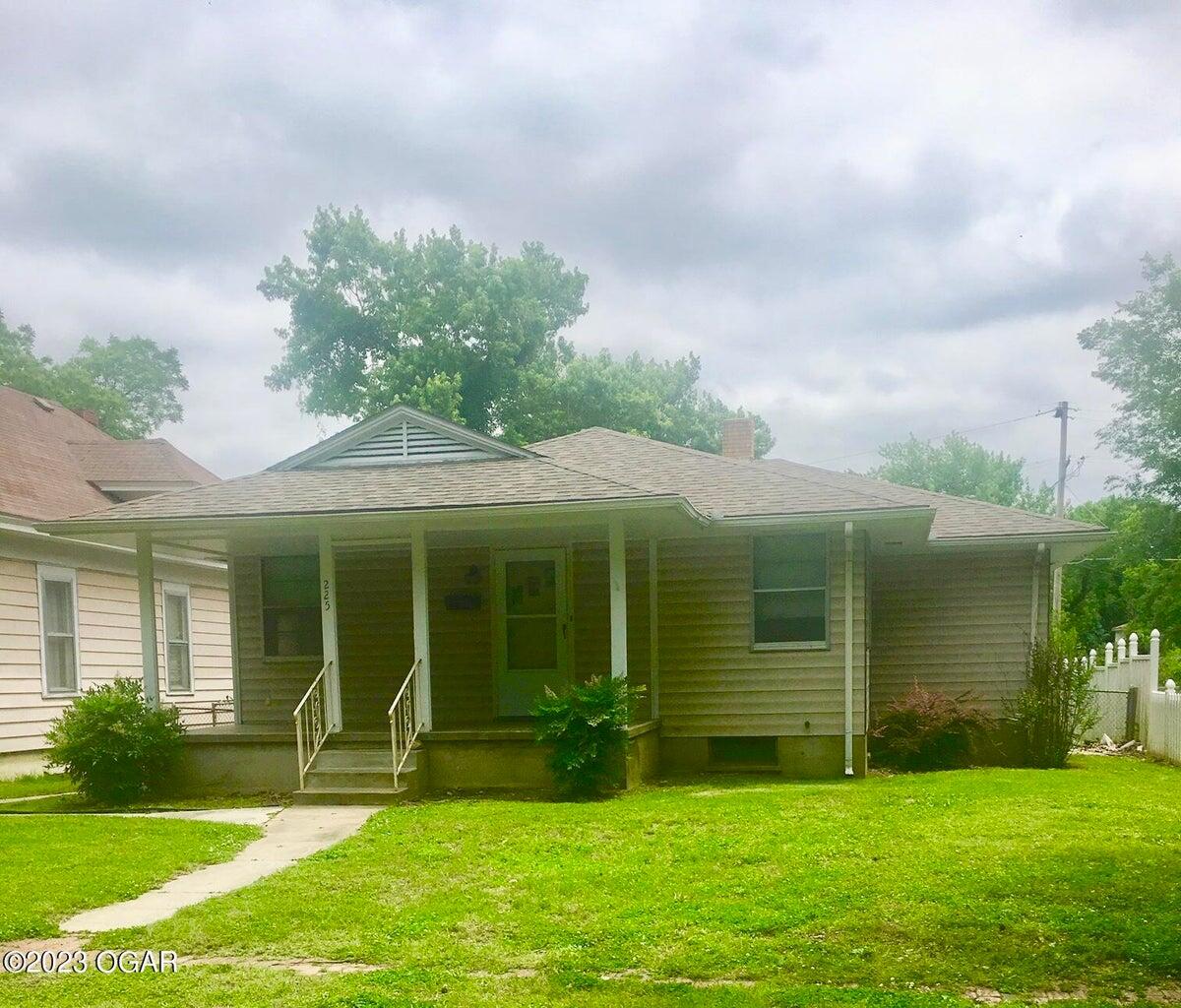 225 N Jackson 1