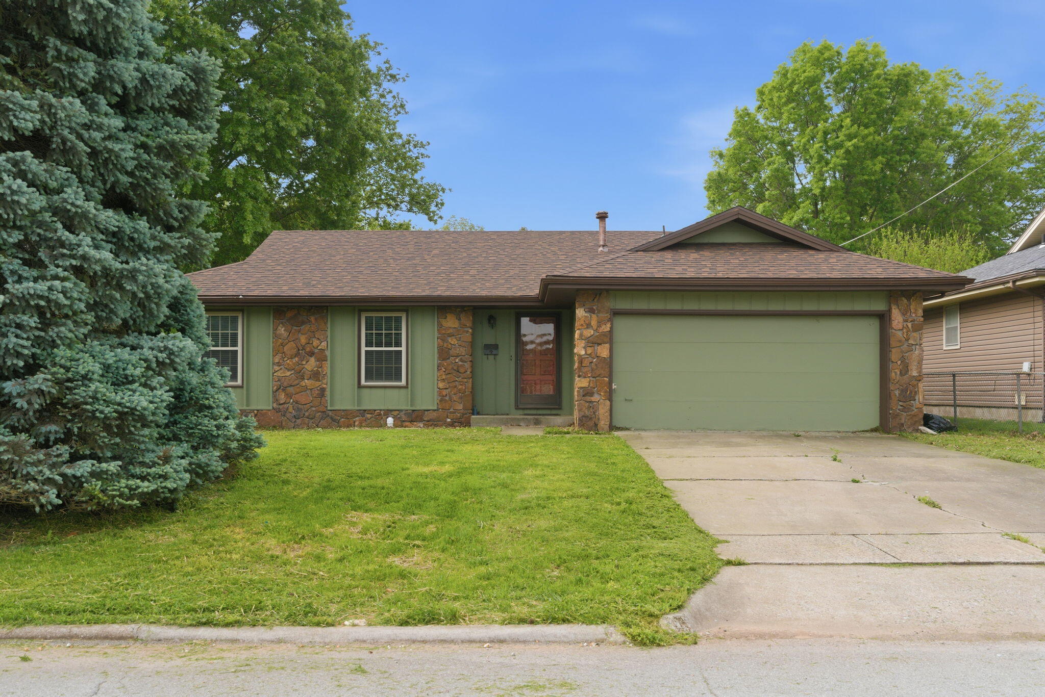 504 W Bell 1