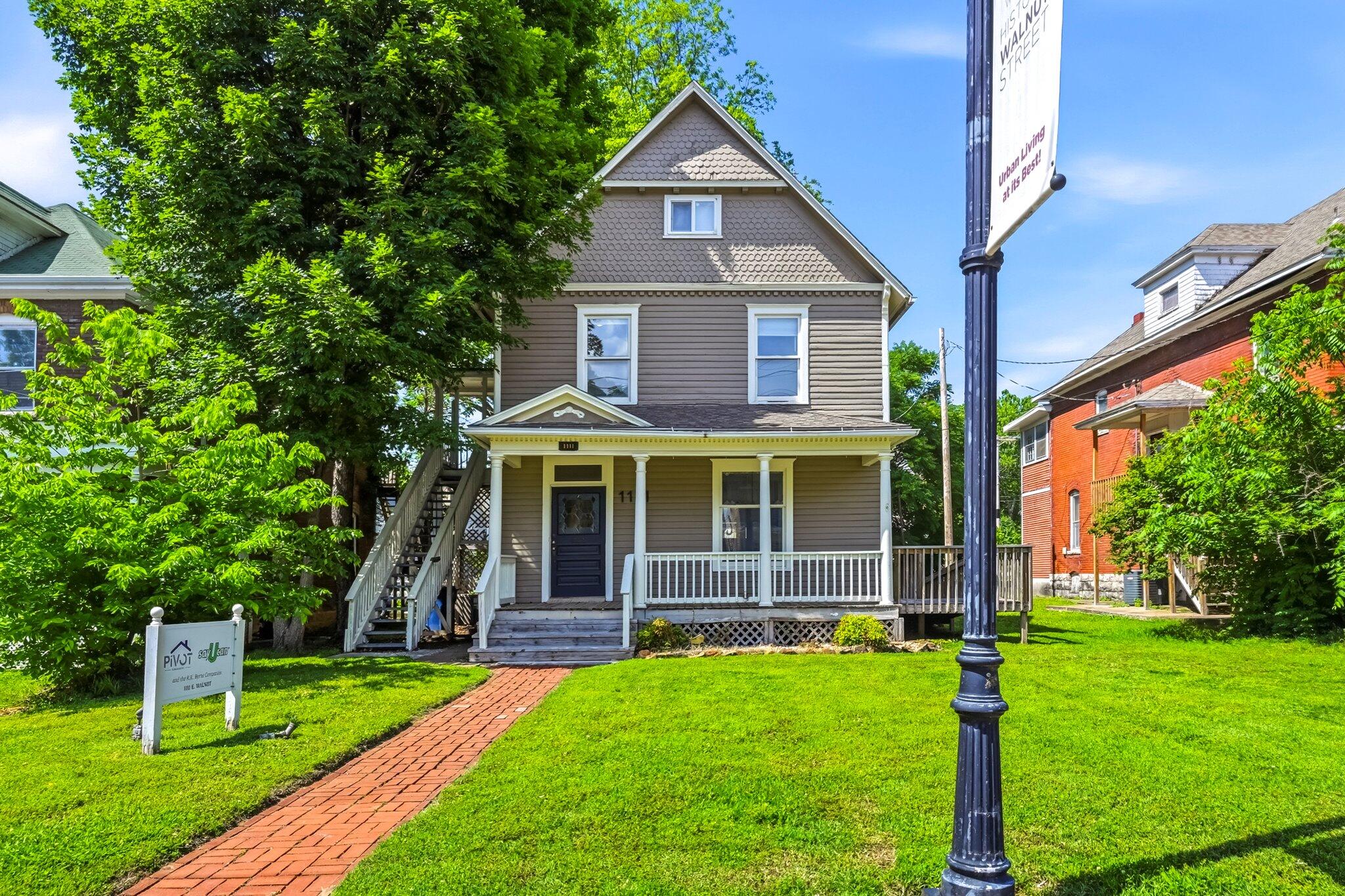 1111 E Walnut 1
