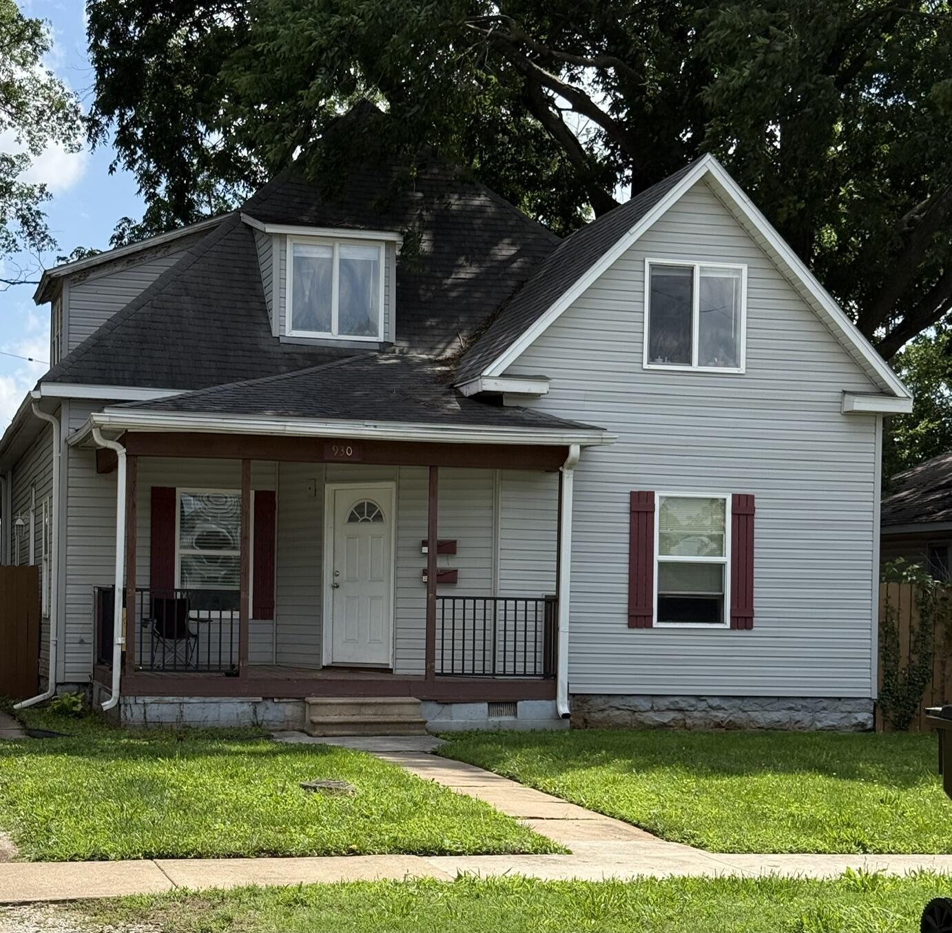 930 W Poplar 1