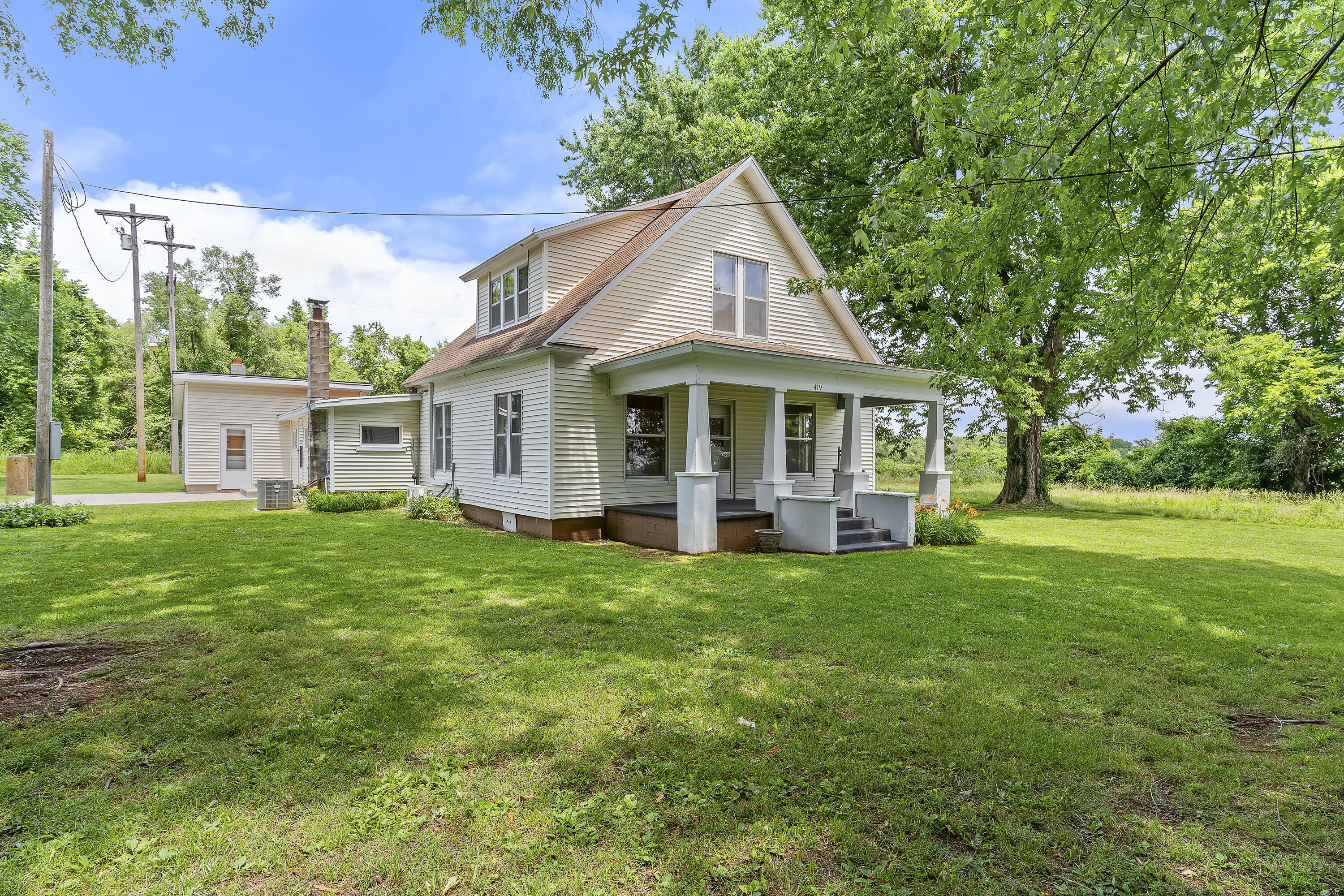 419 E New Melville 1