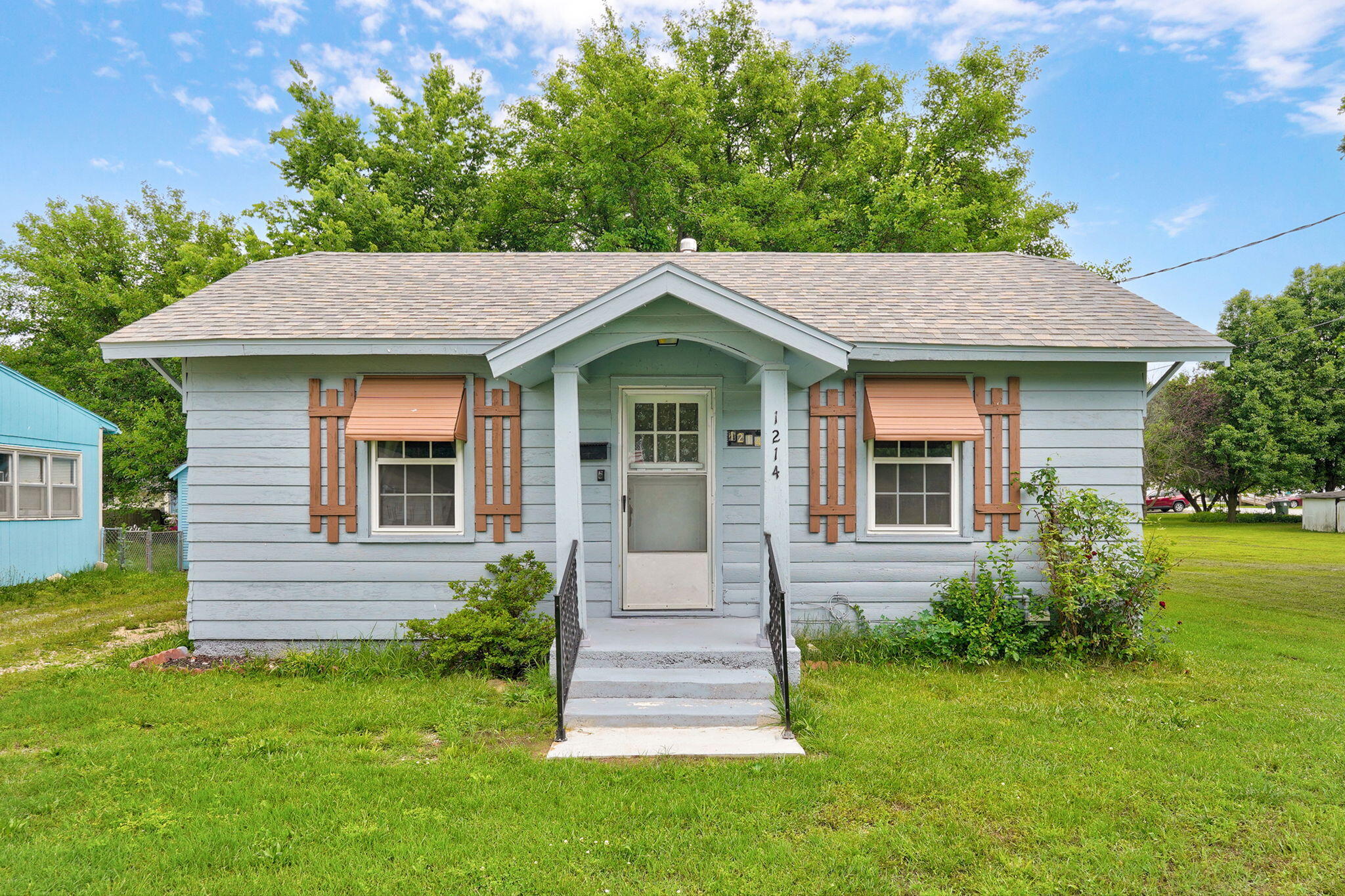 1214 S Market 1