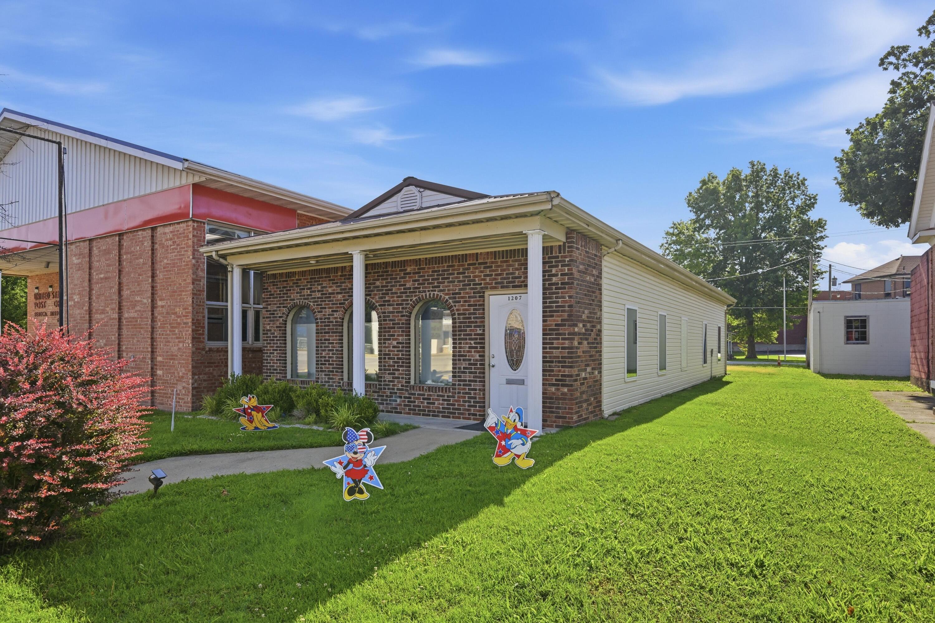 1207 Cherokee