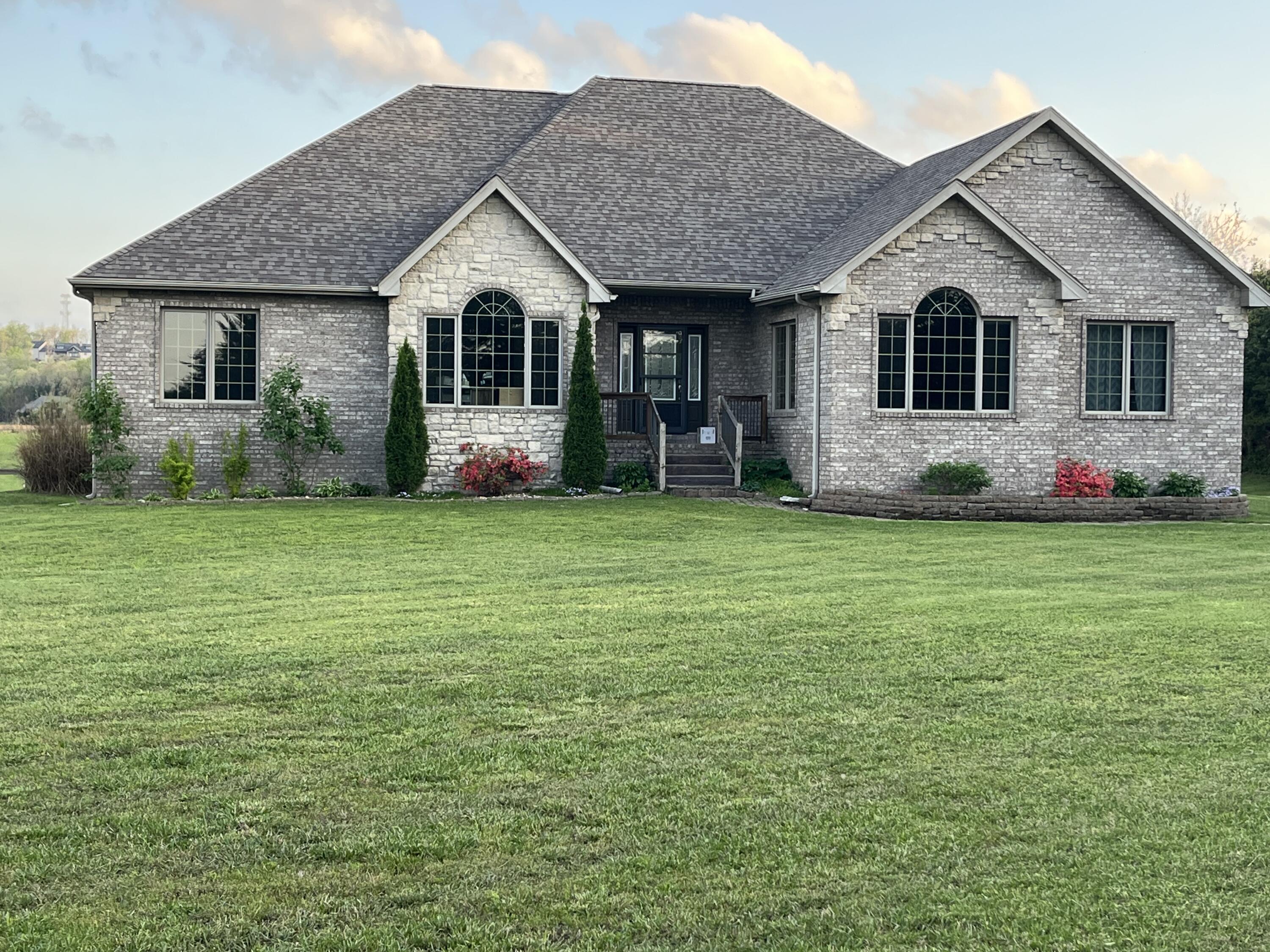 8105 N Farm Road 207 1