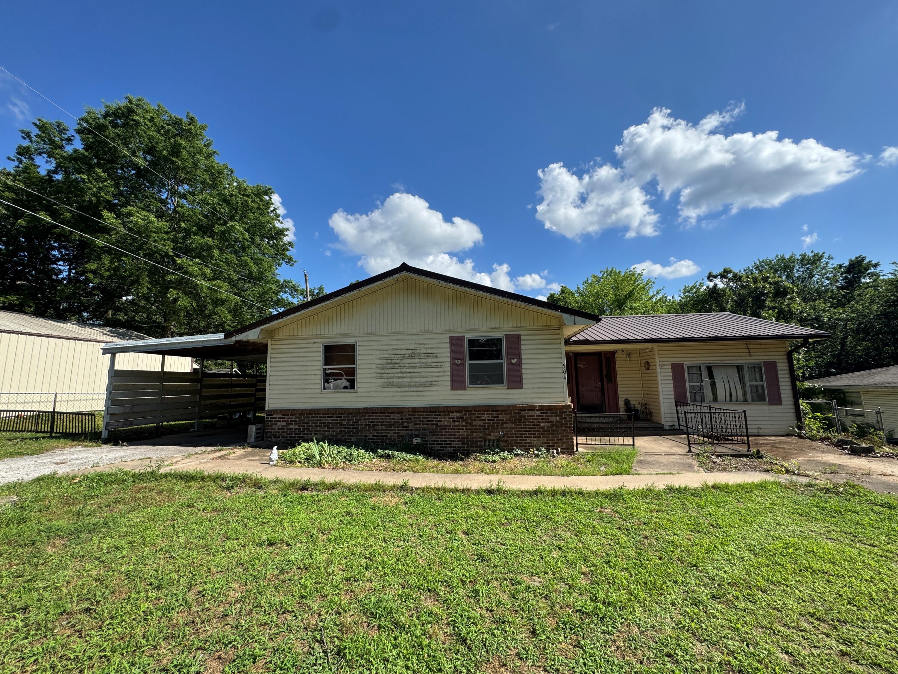 504 Woodland 1