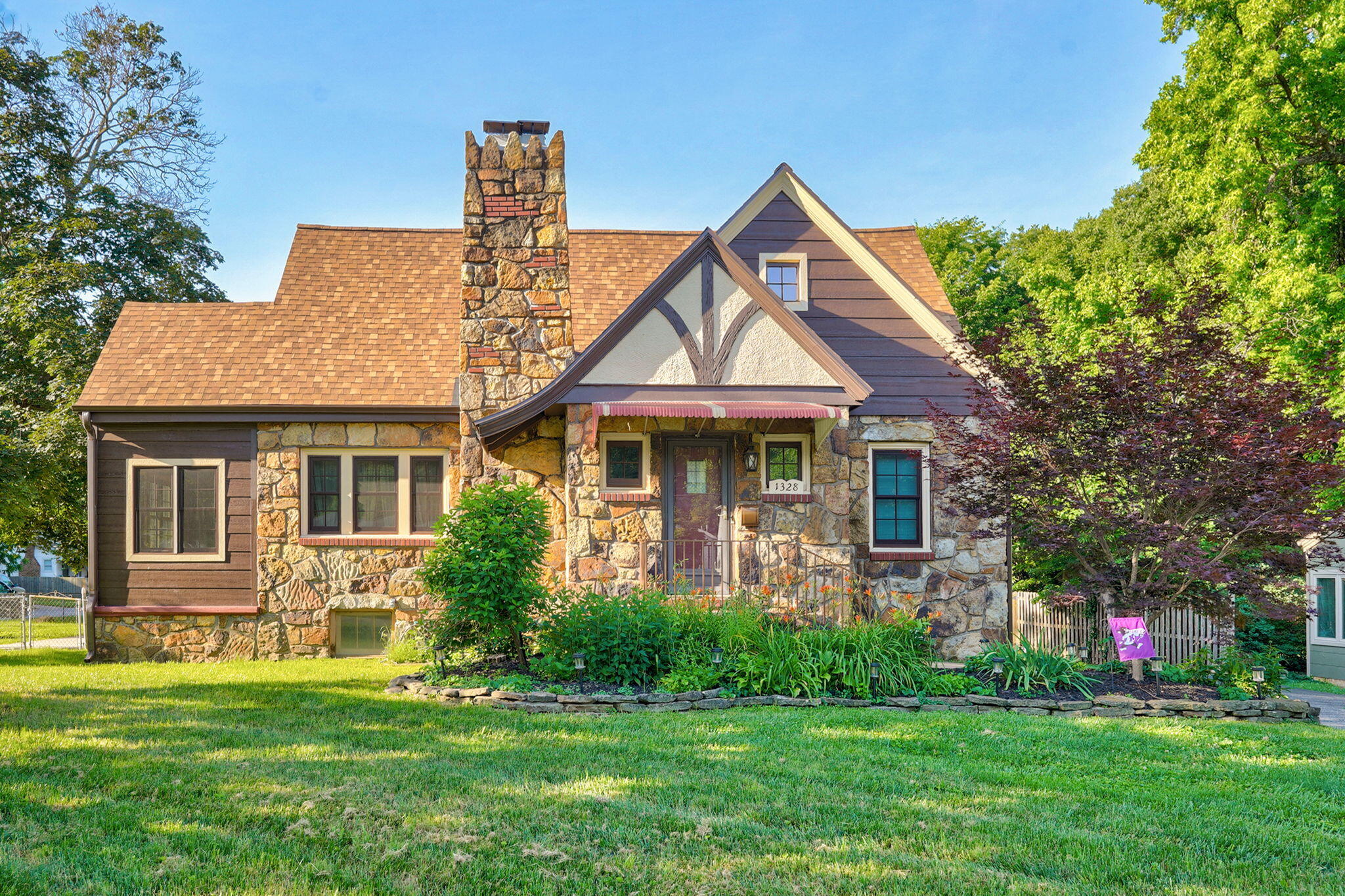 1328 E Bennett 1