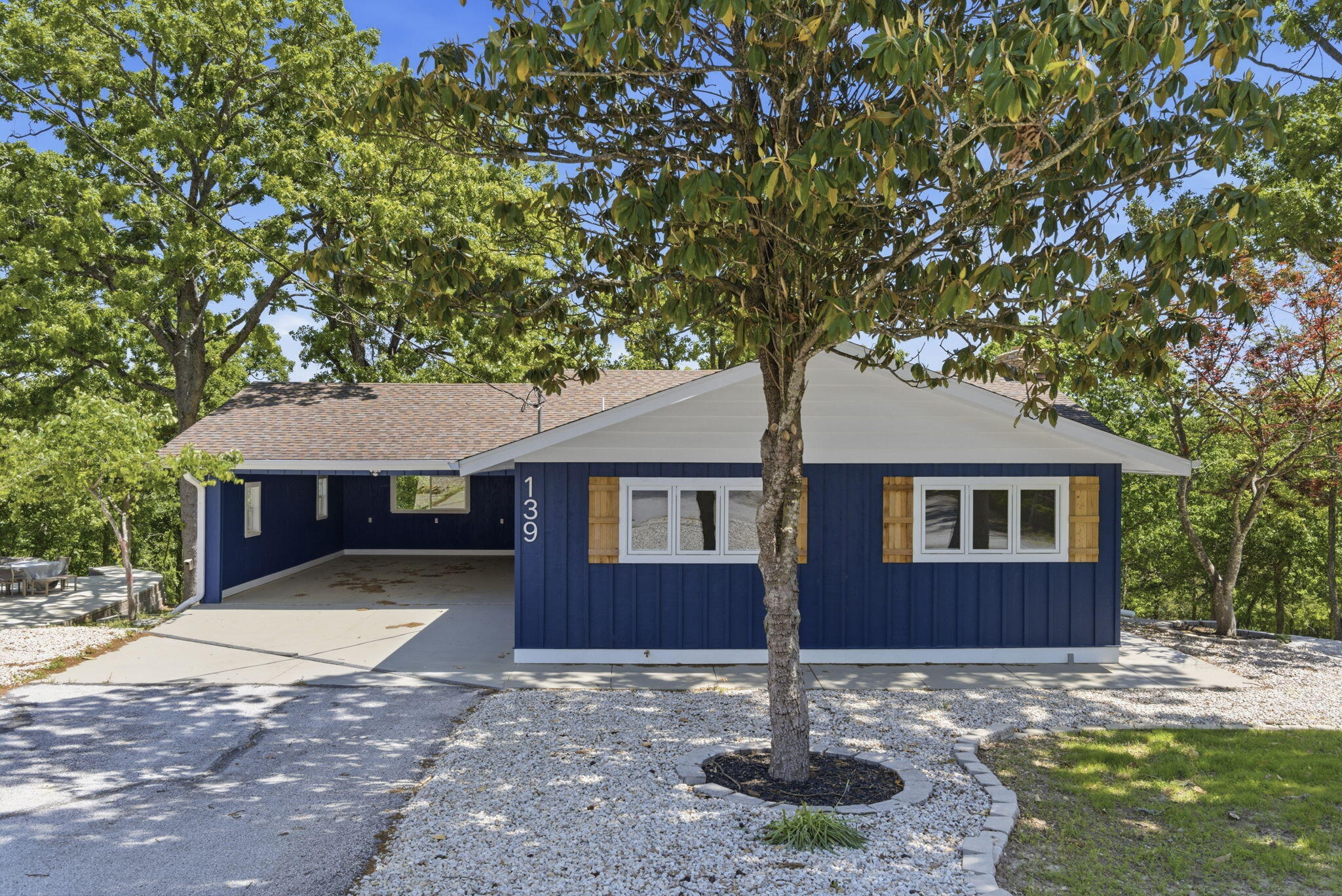 139 Lakeshore 1