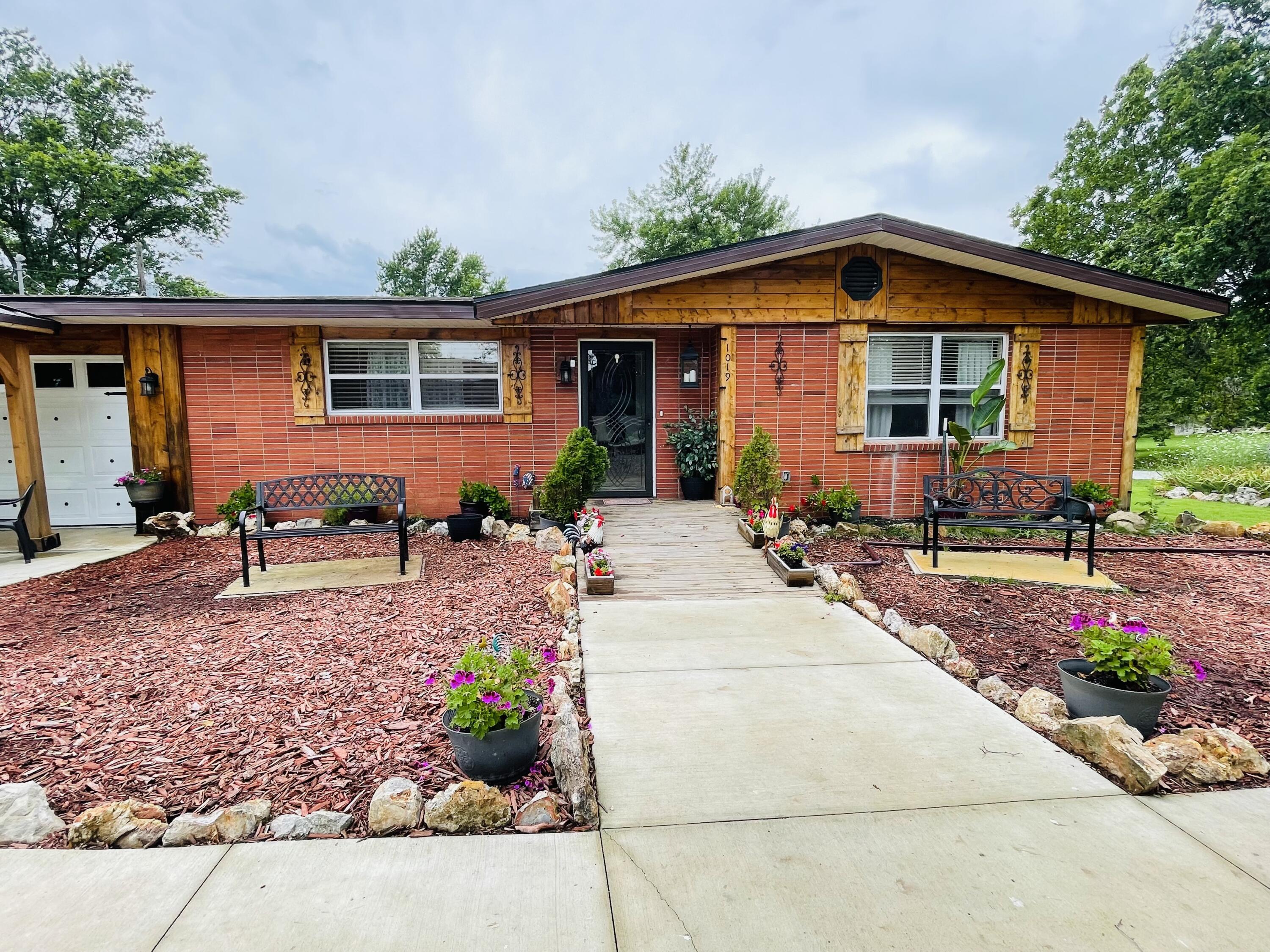 1019 N Pine 1