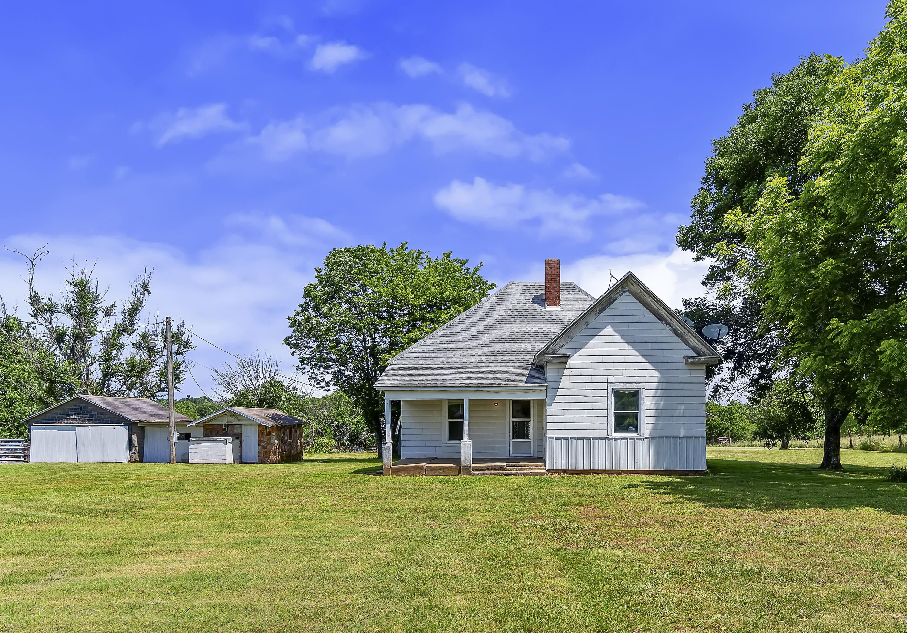 8527 W Farm Road 76 1