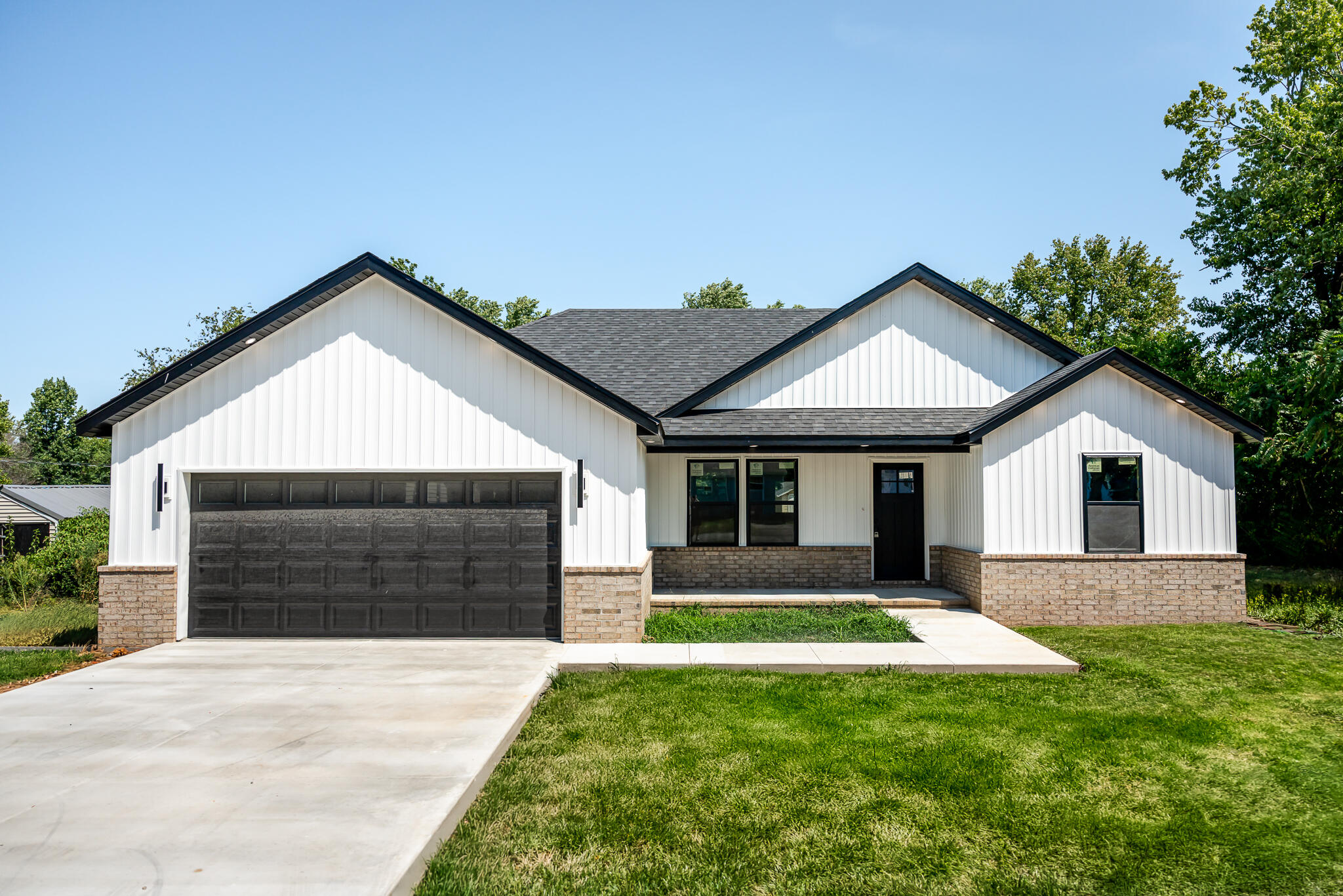 137 W Hawthorne 1