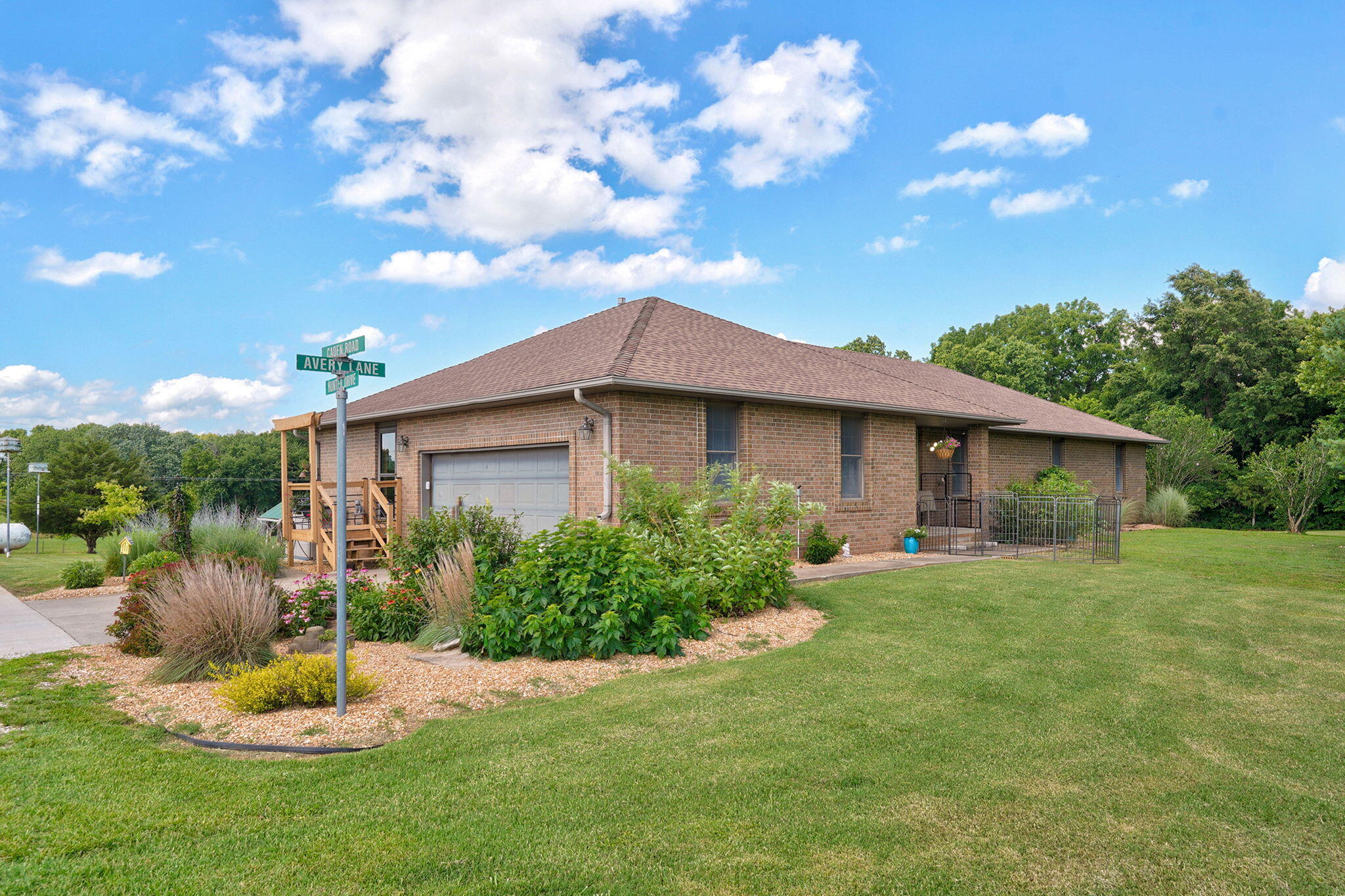 8933 W Farm Road 60 1