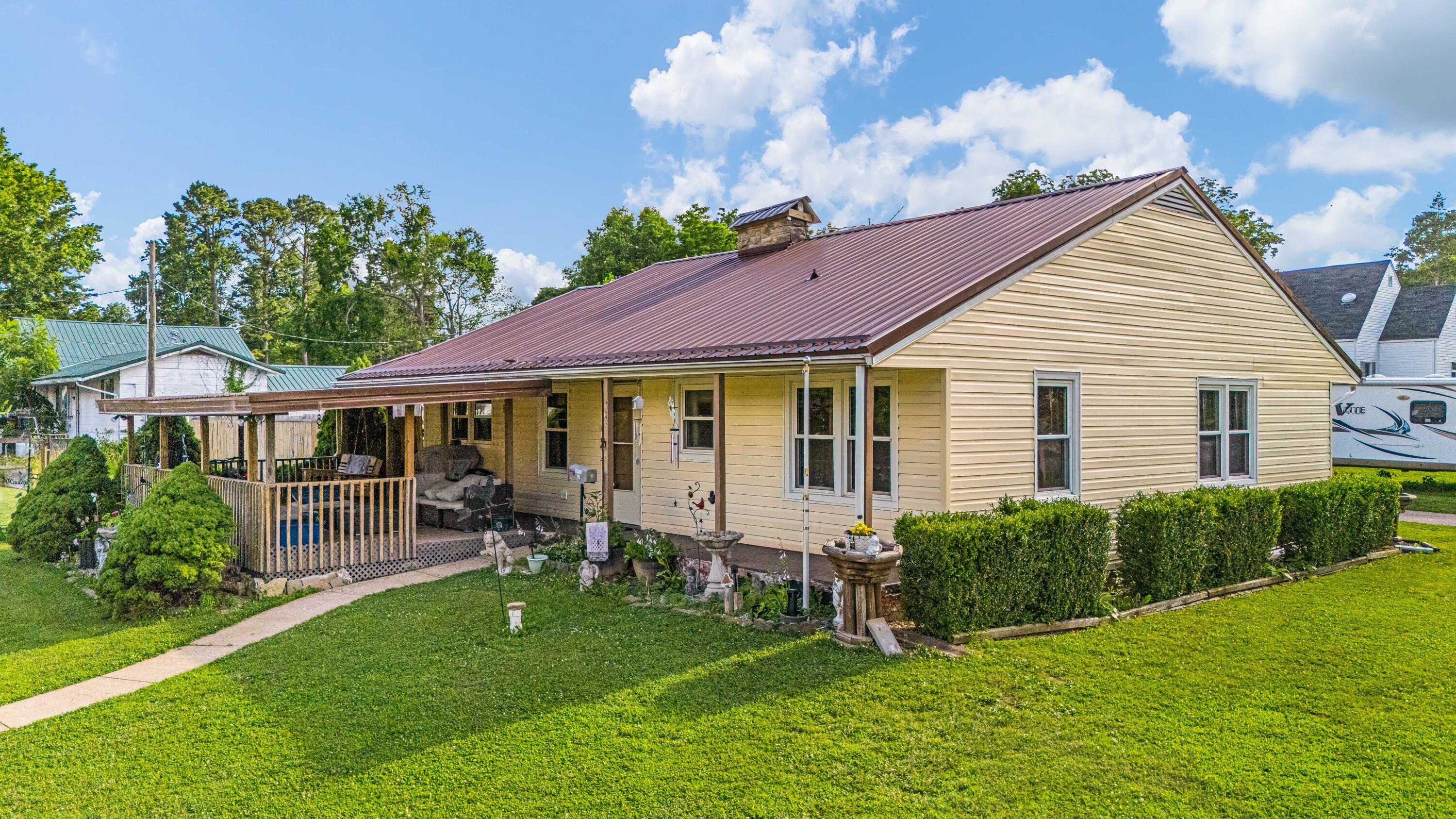 705 Augusta 1