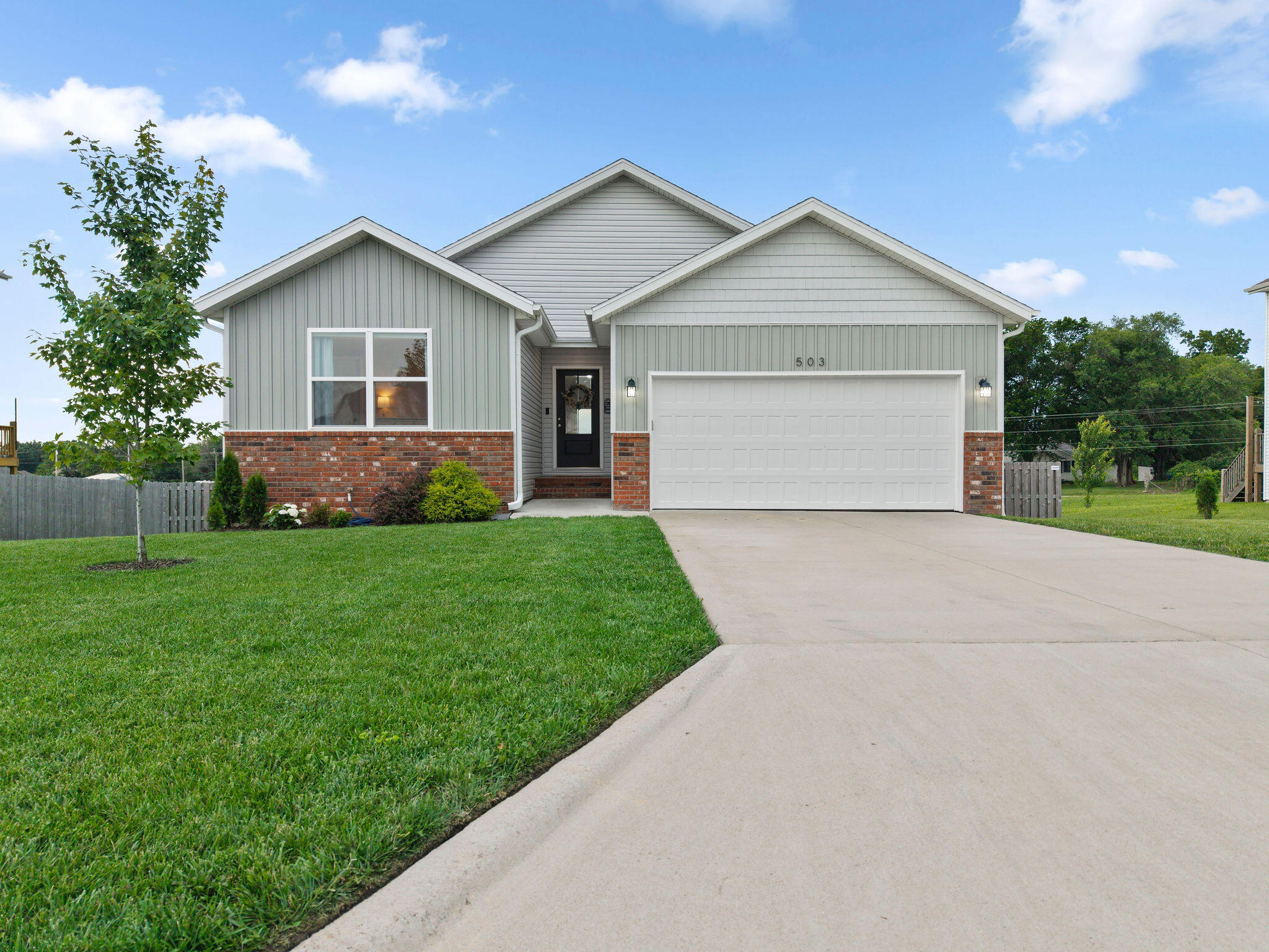 503 N Pine Leaf 1