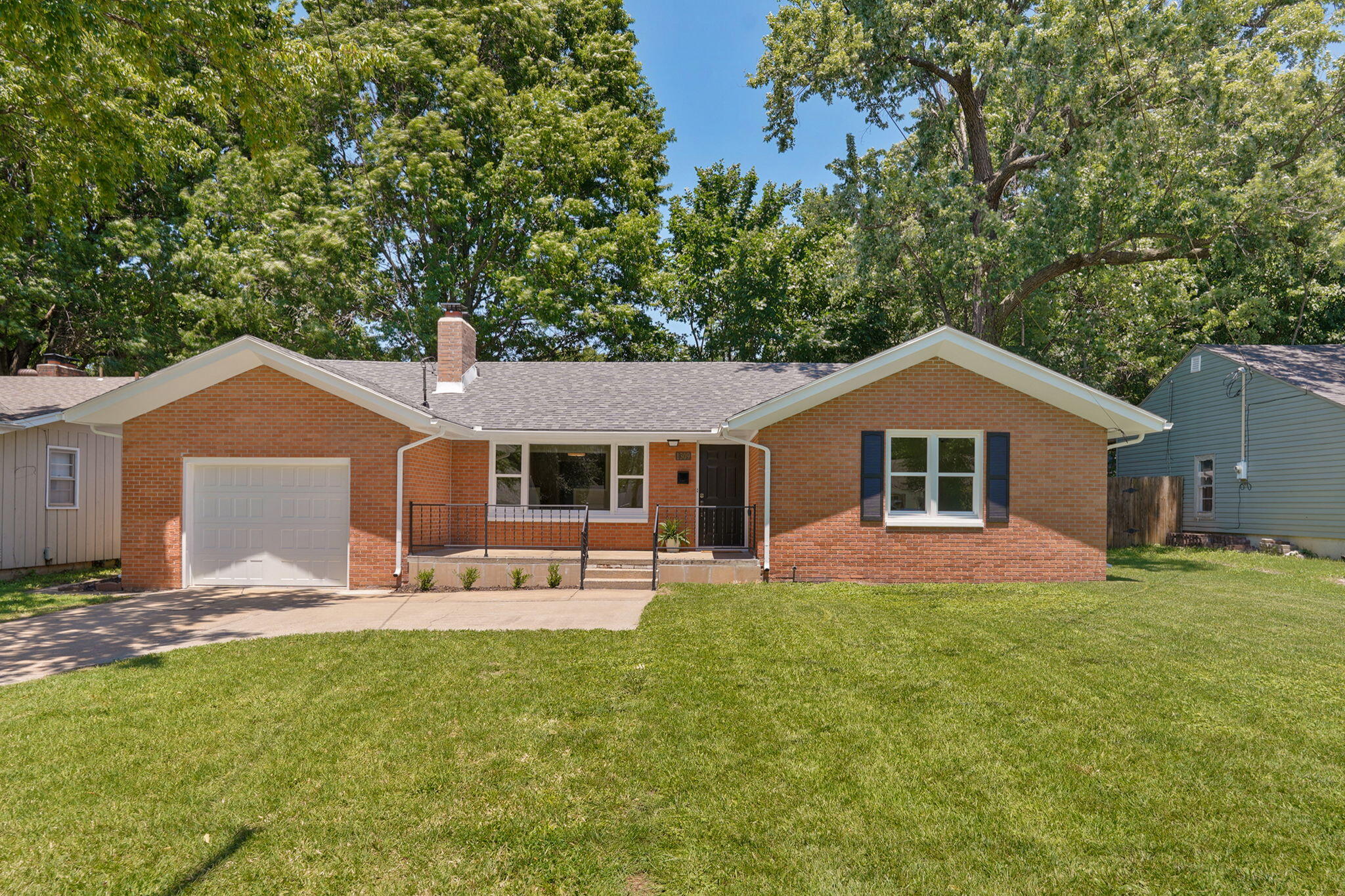 1309 E Bennett 1