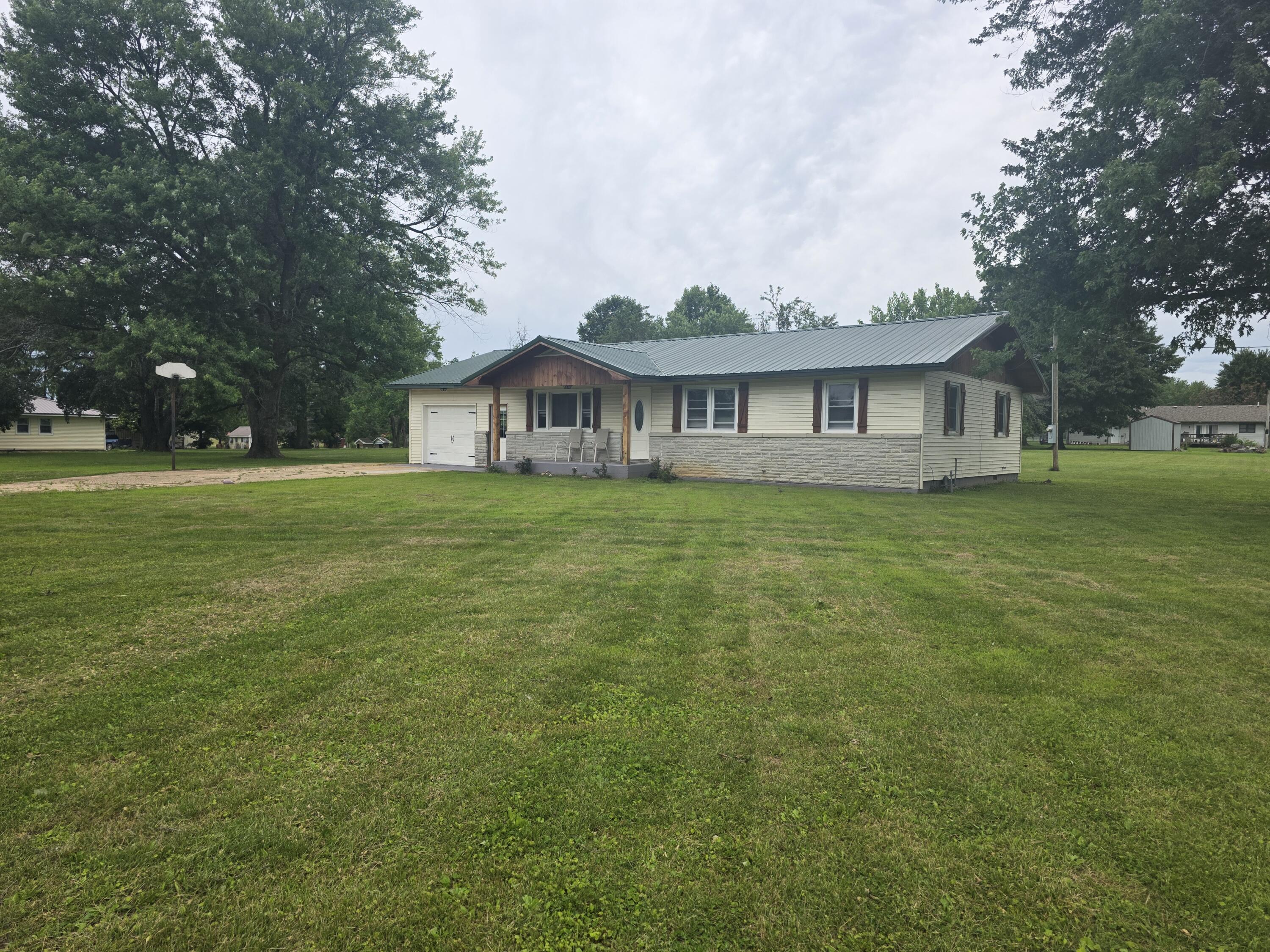 1005 W Clouse 1