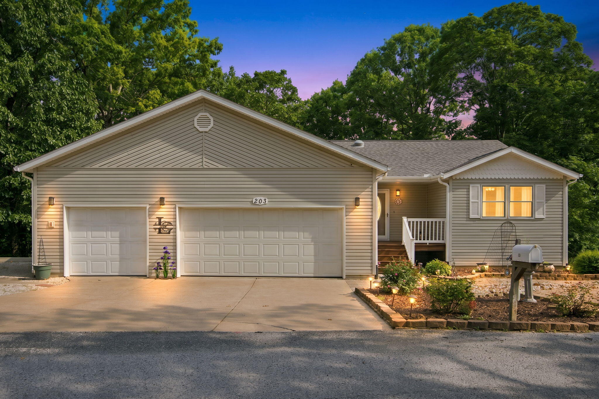 203 Queensberry 1