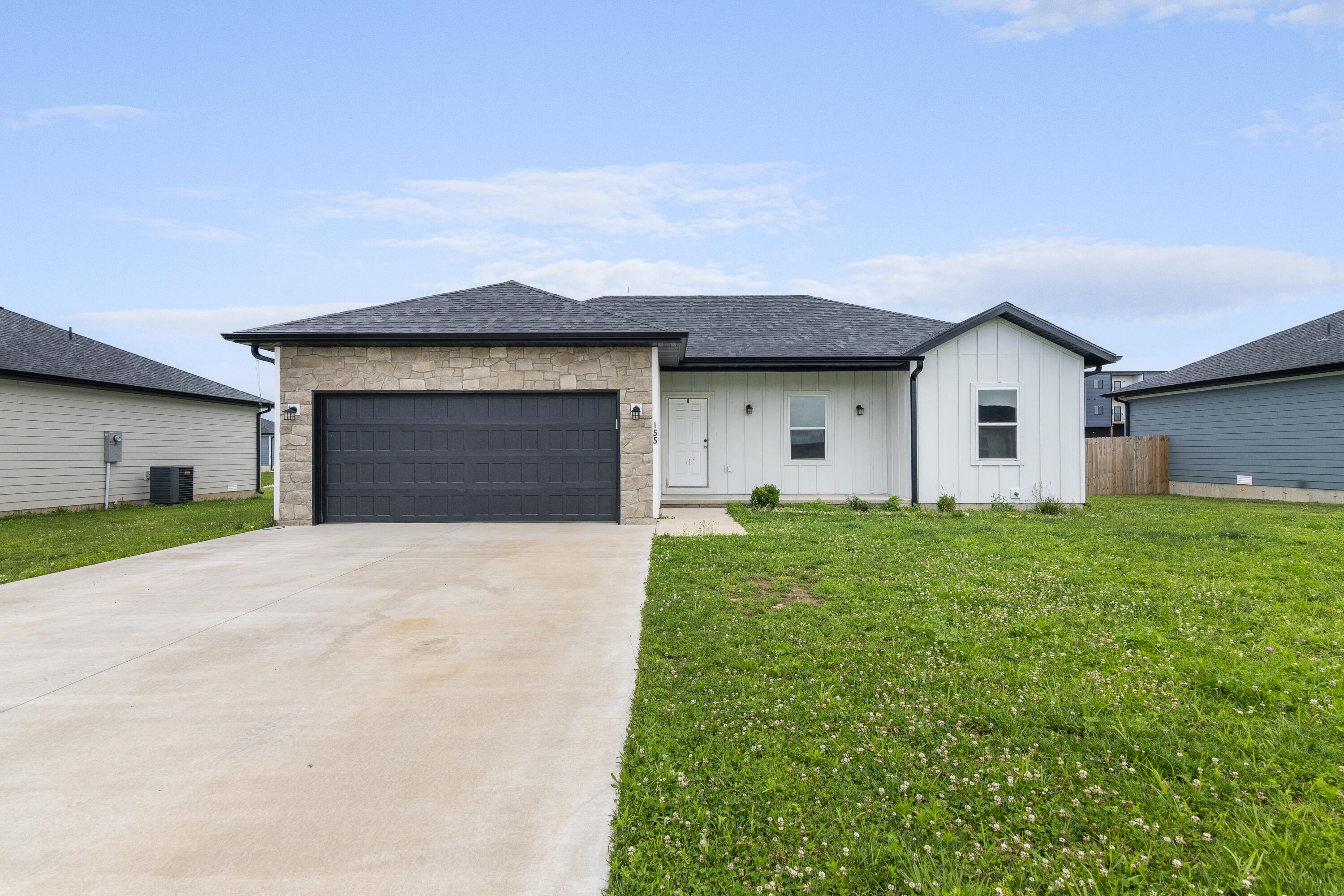 155 W Bluegrass 1